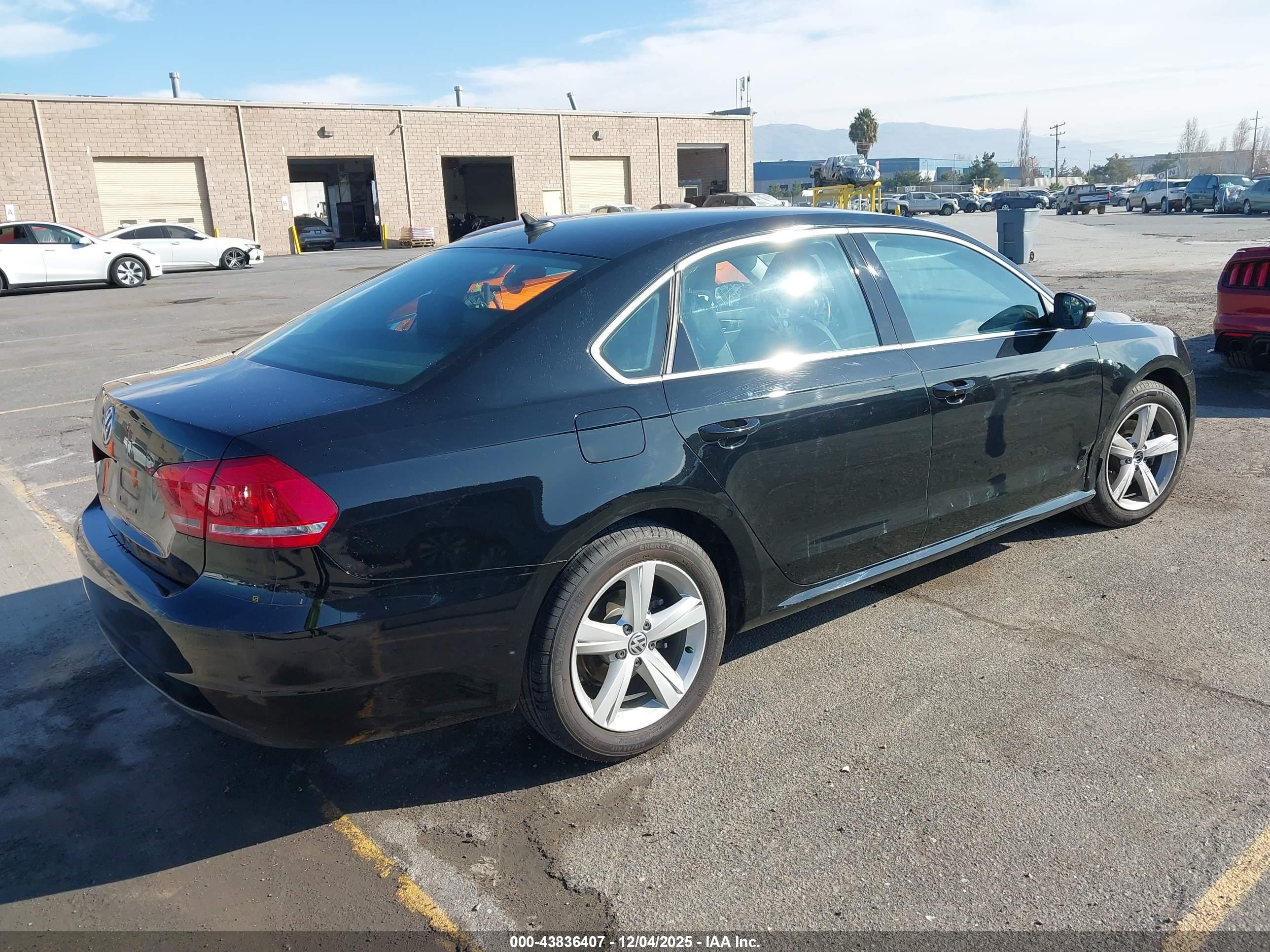VOLKSWAGEN PASSAT image 4