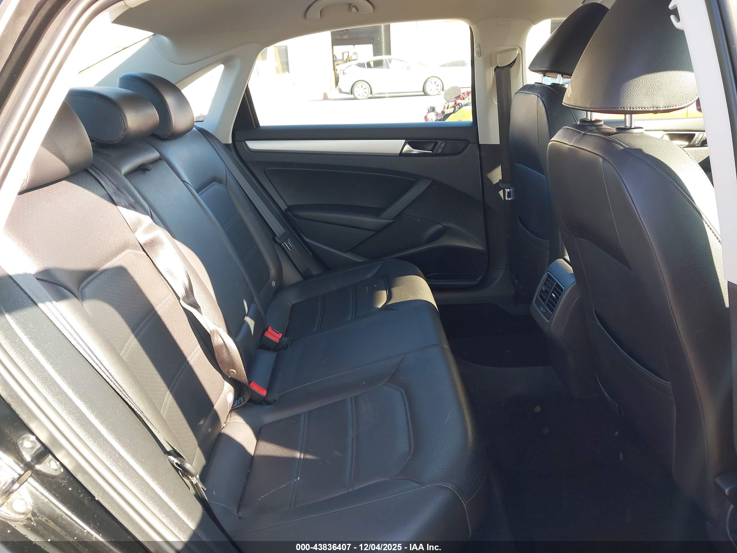 VOLKSWAGEN PASSAT image 8