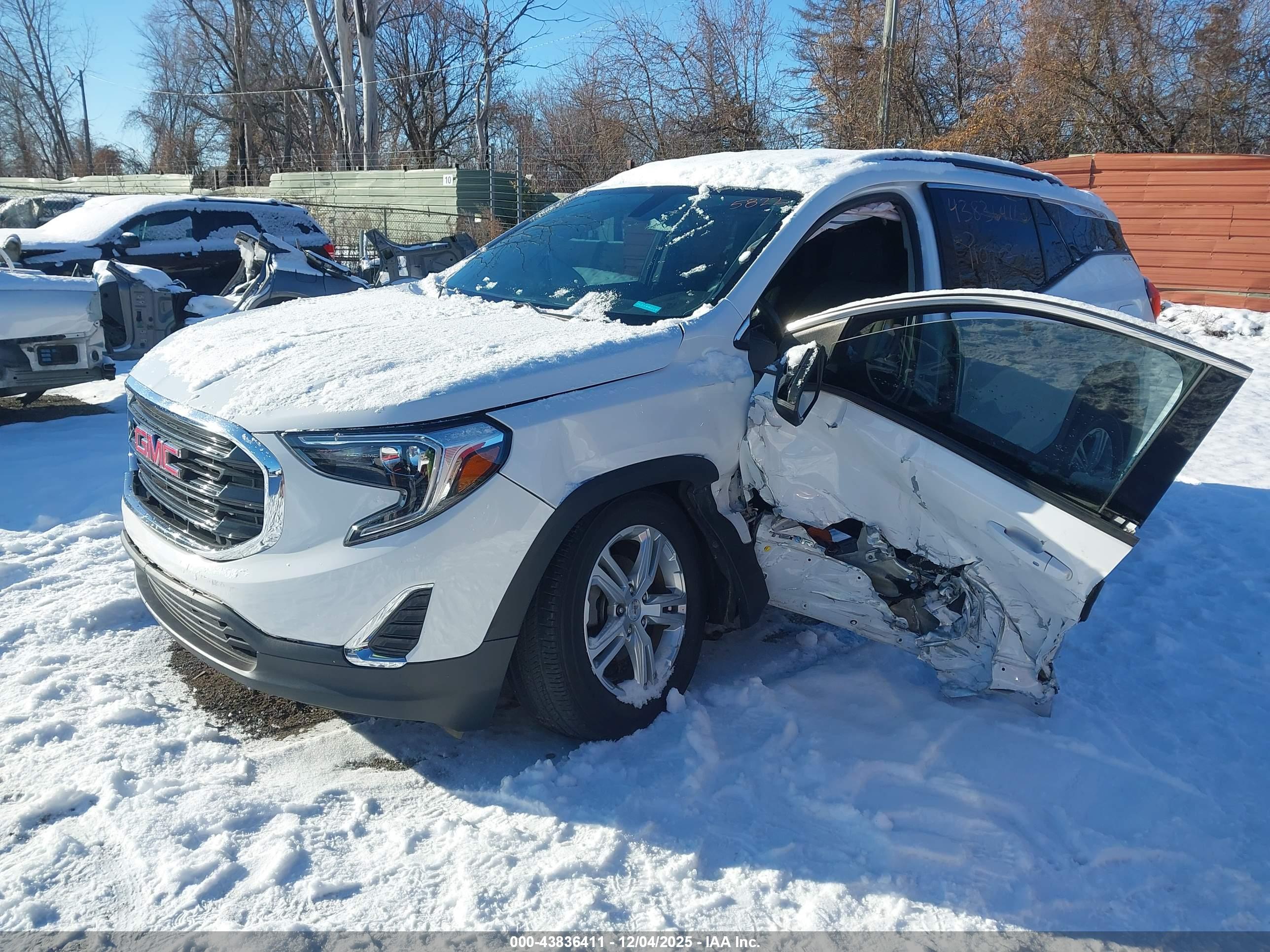 GMC TERRAIN image 2