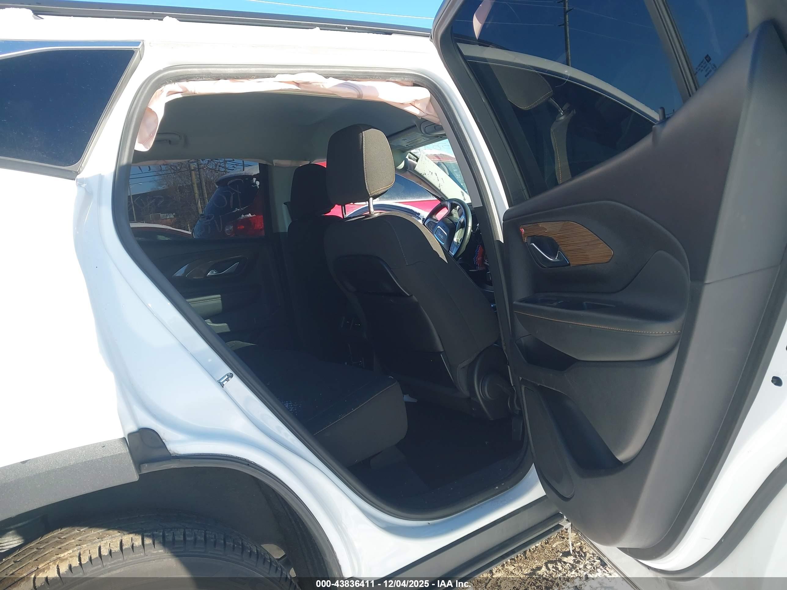 GMC TERRAIN image 8