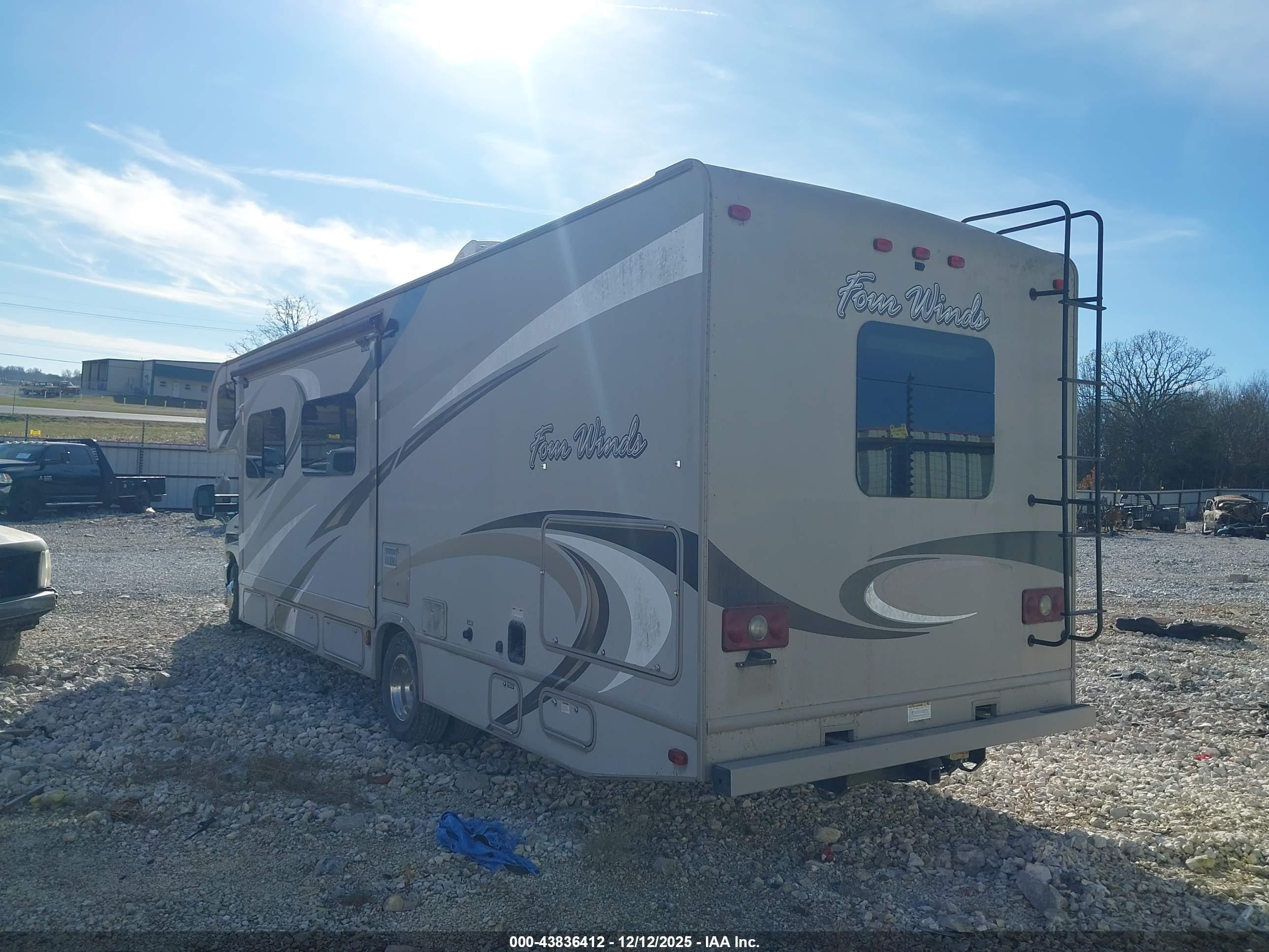 FORD E-450 image 3