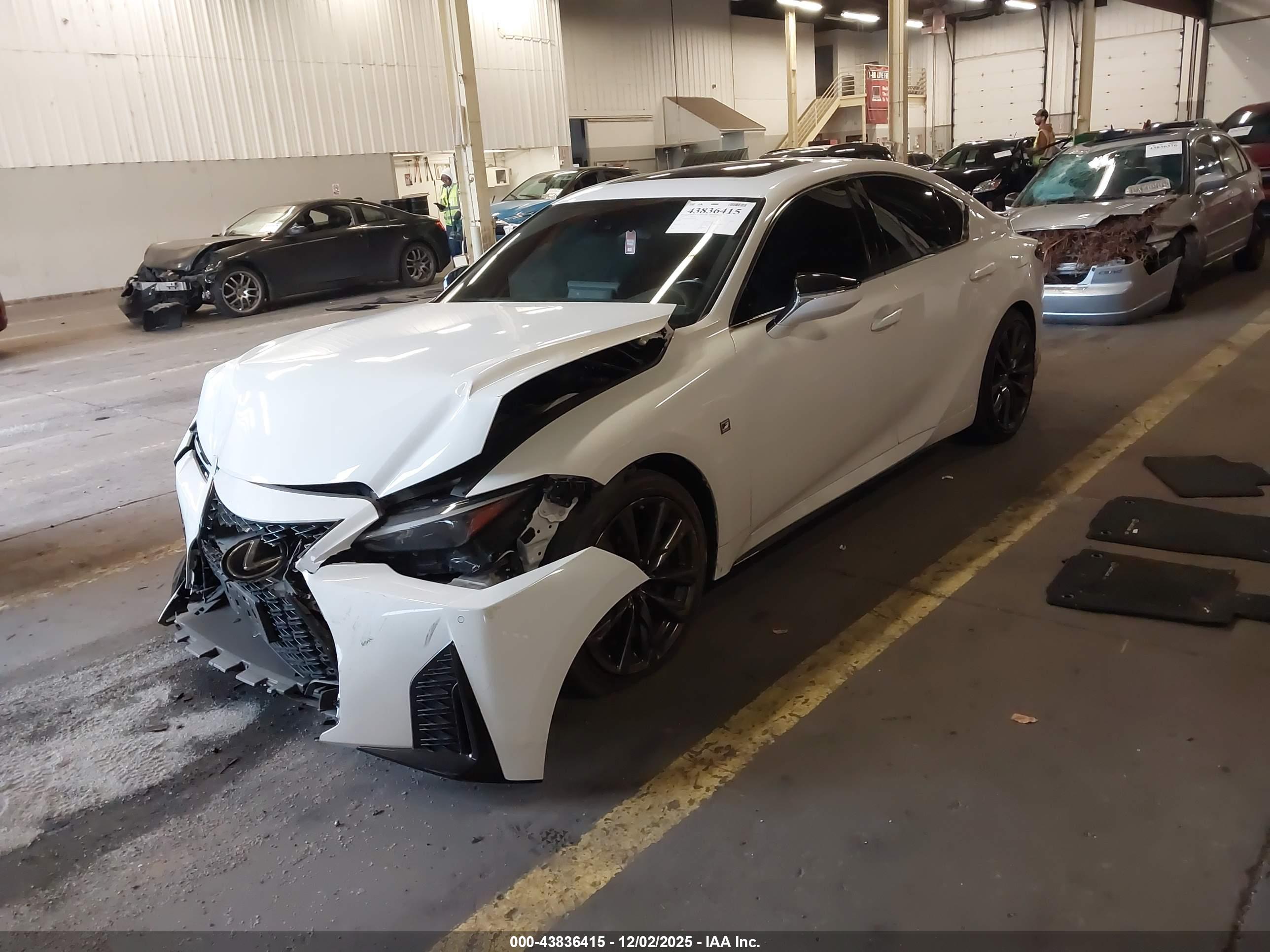 LEXUS IS image 2