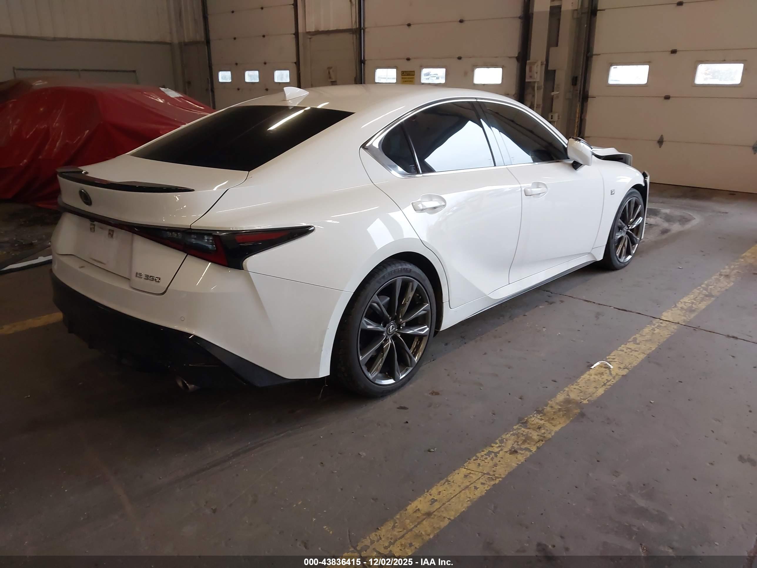LEXUS IS image 4