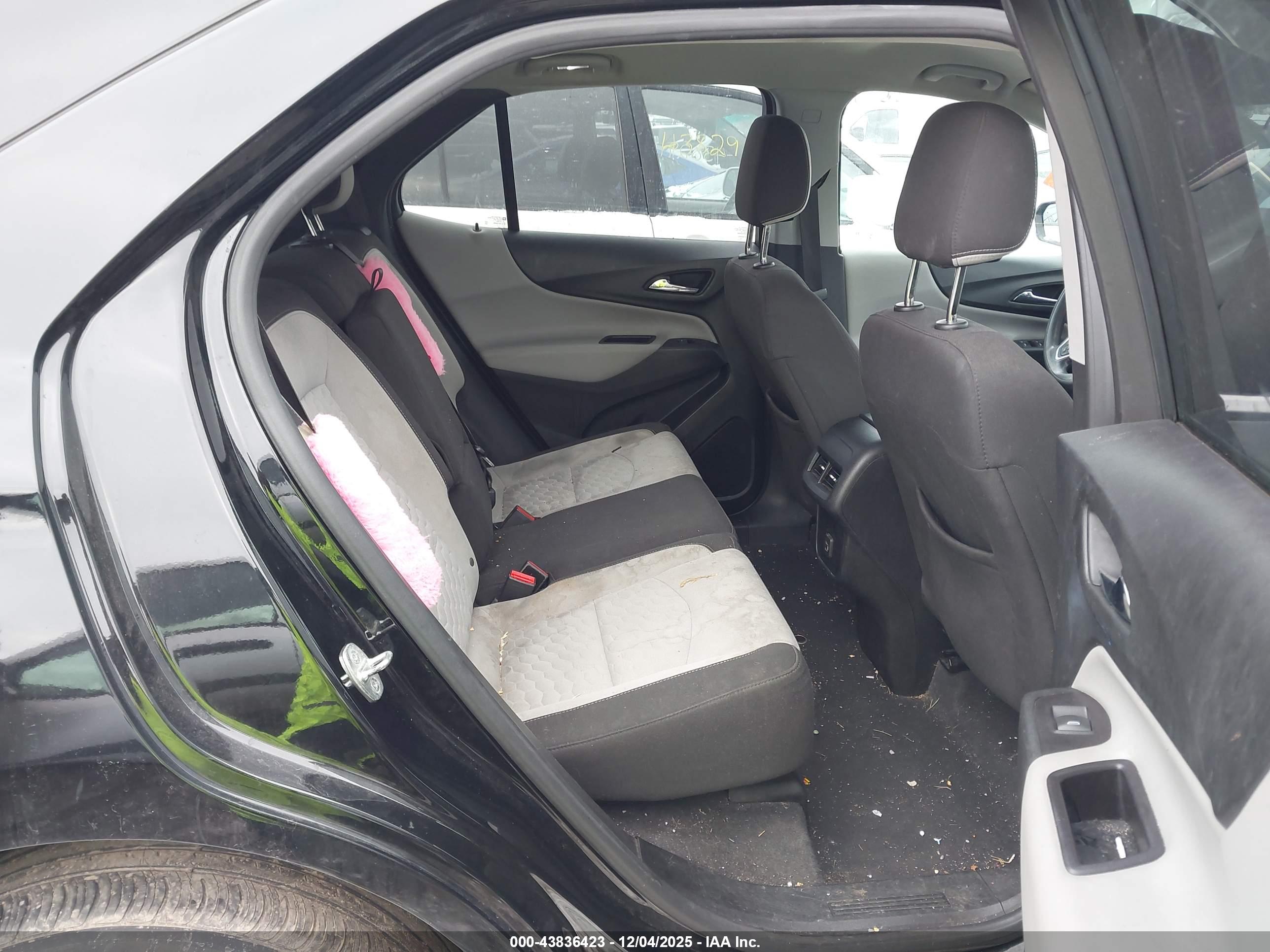 CHEVROLET EQUINOX image 8