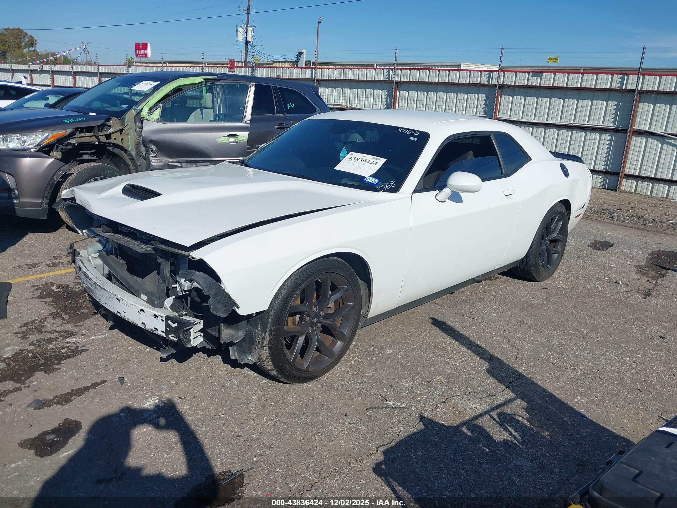 DODGE CHALLENGER image 2