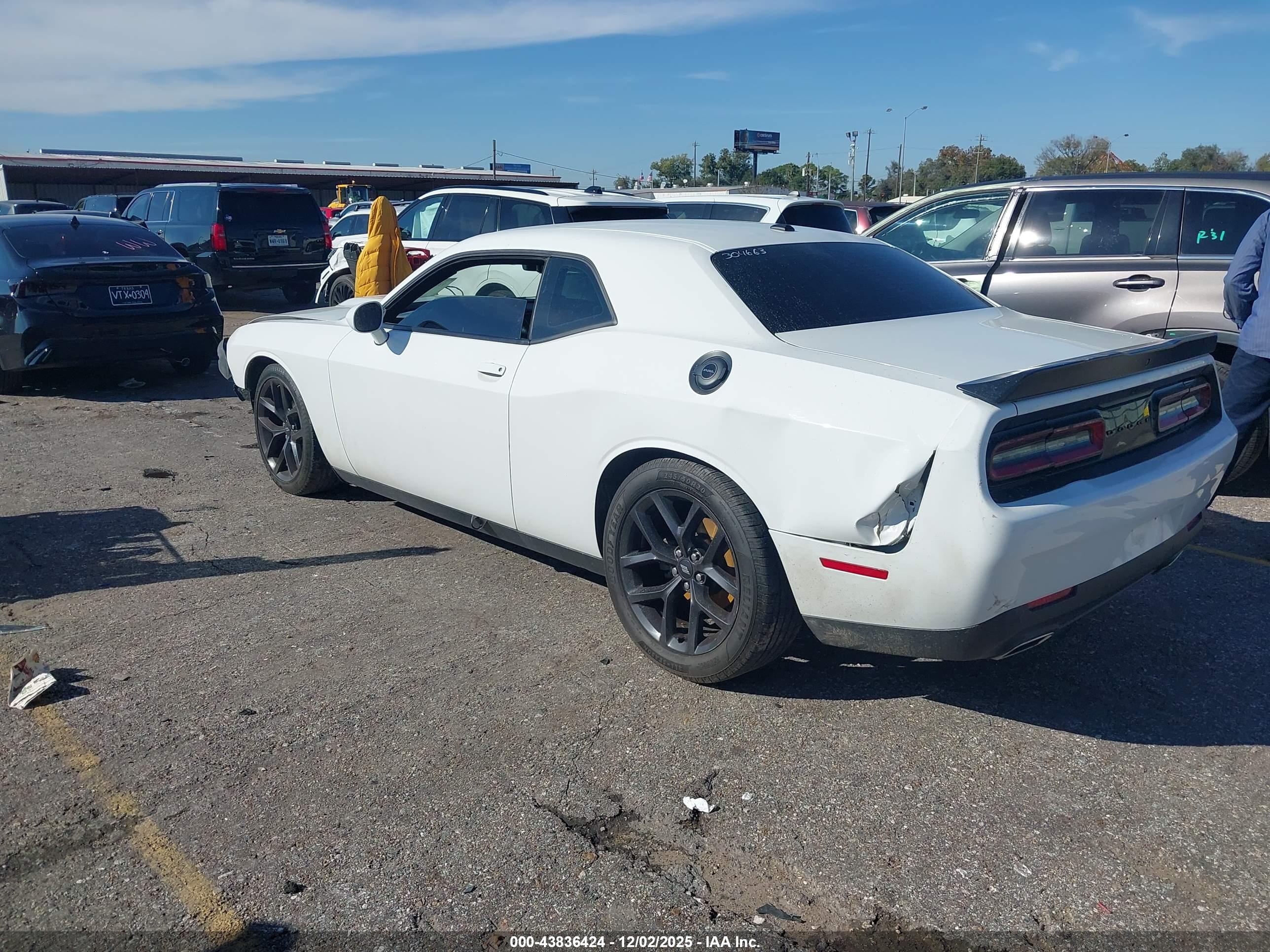 DODGE CHALLENGER image 3