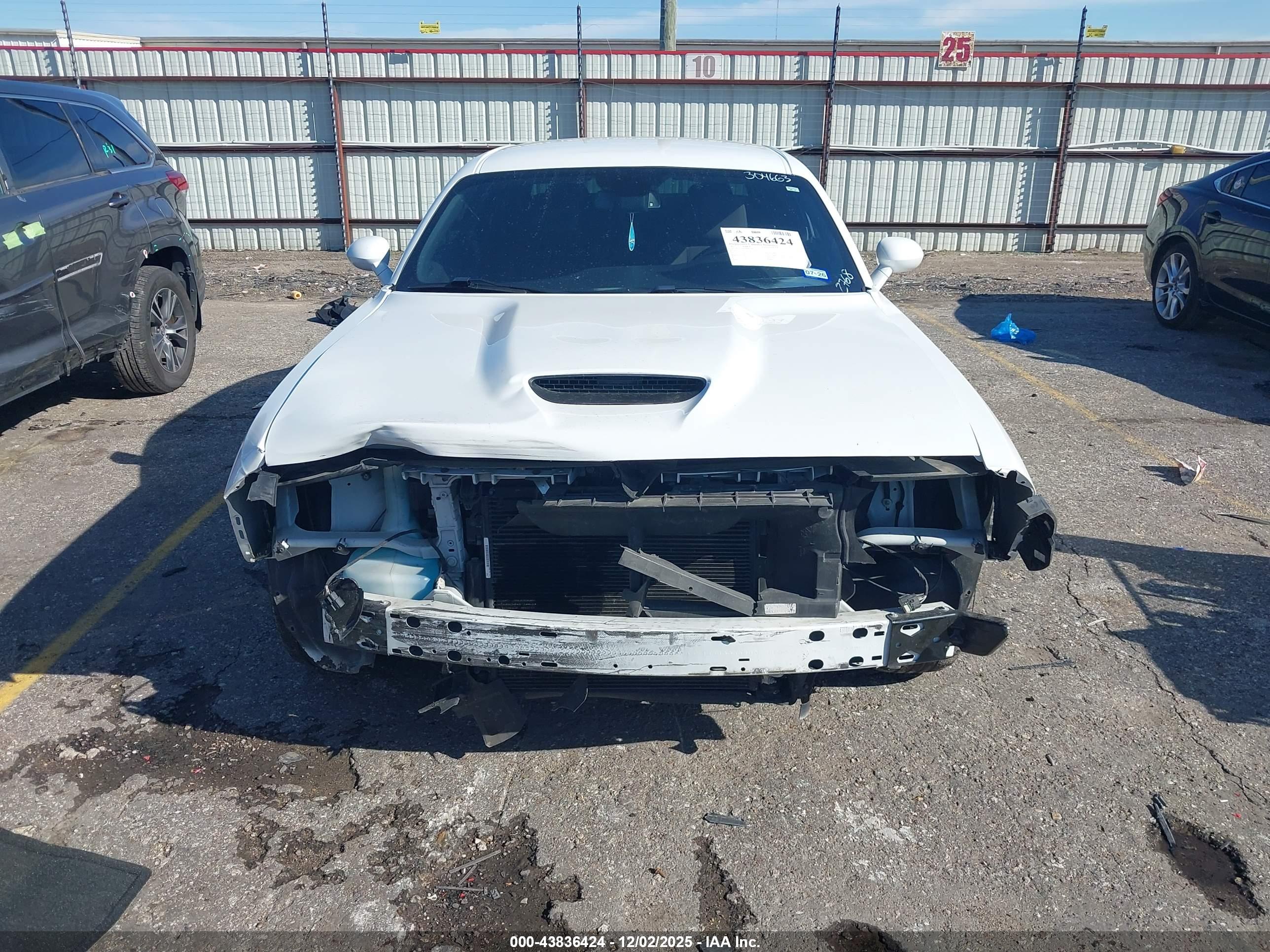 DODGE CHALLENGER image 6