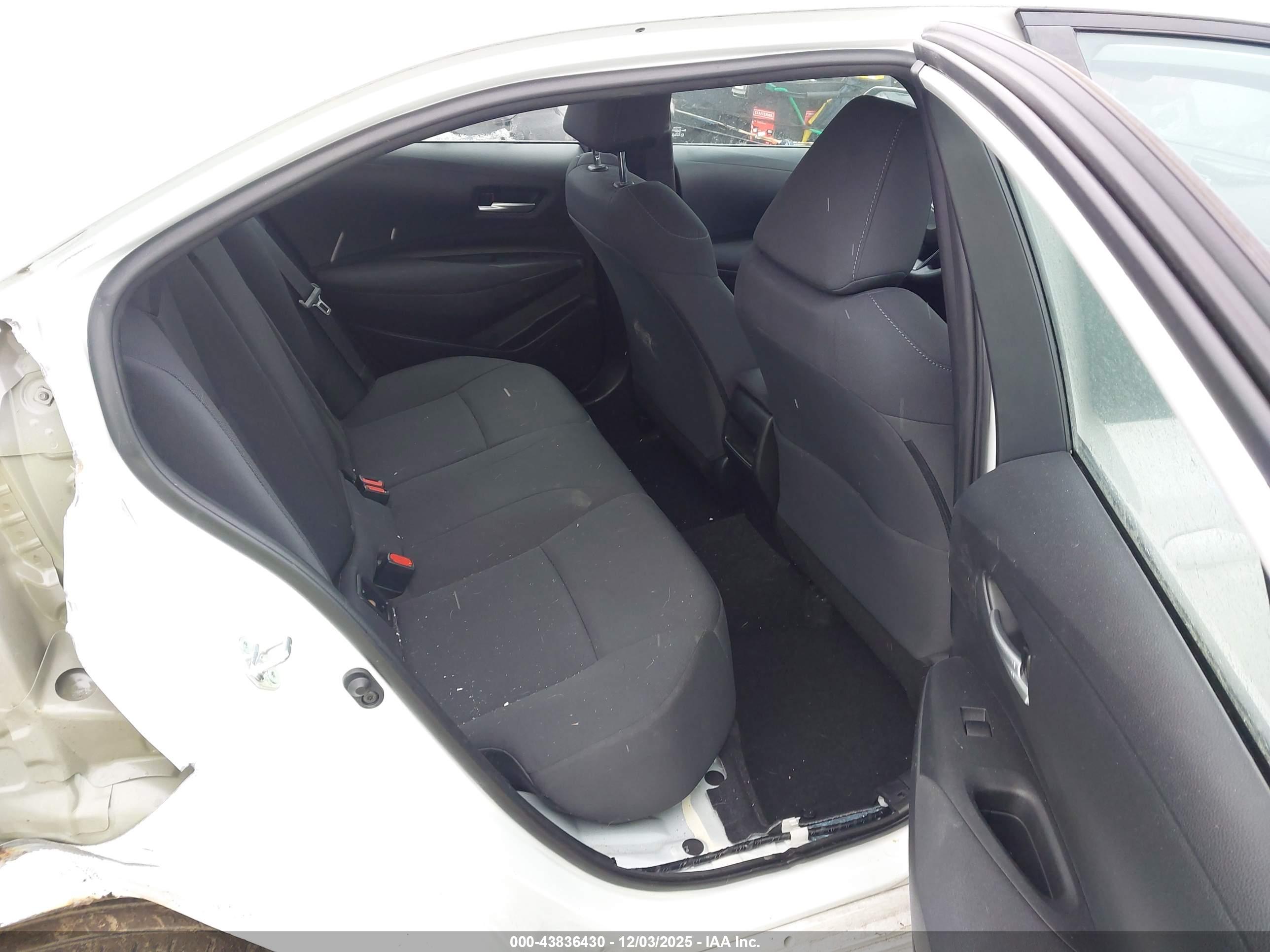 TOYOTA COROLLA image 8