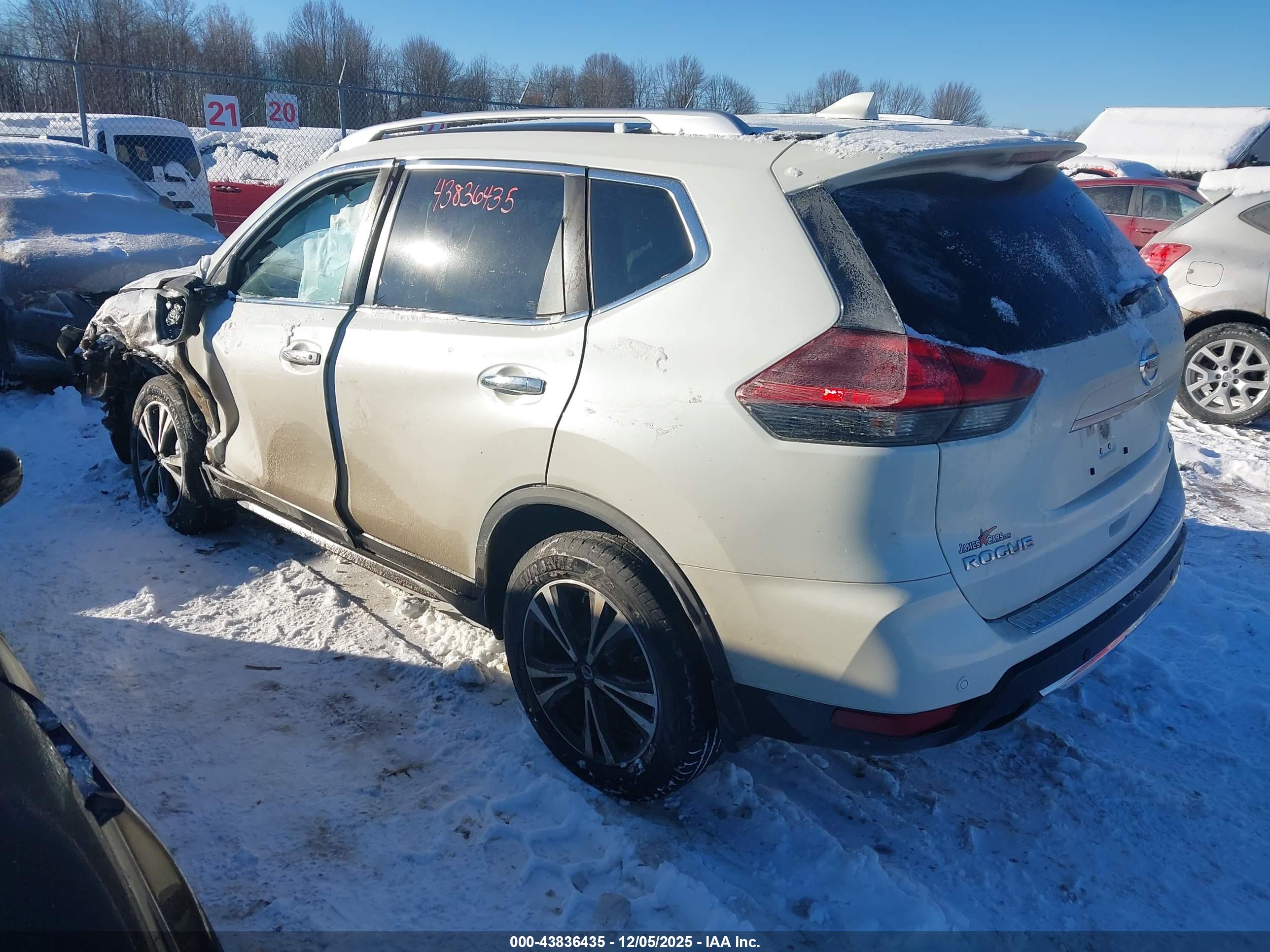 NISSAN ROGUE image 3