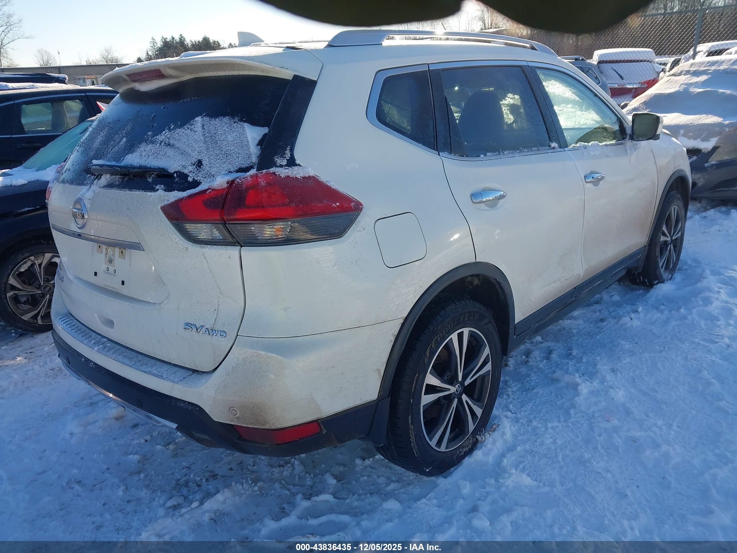 NISSAN ROGUE image 4