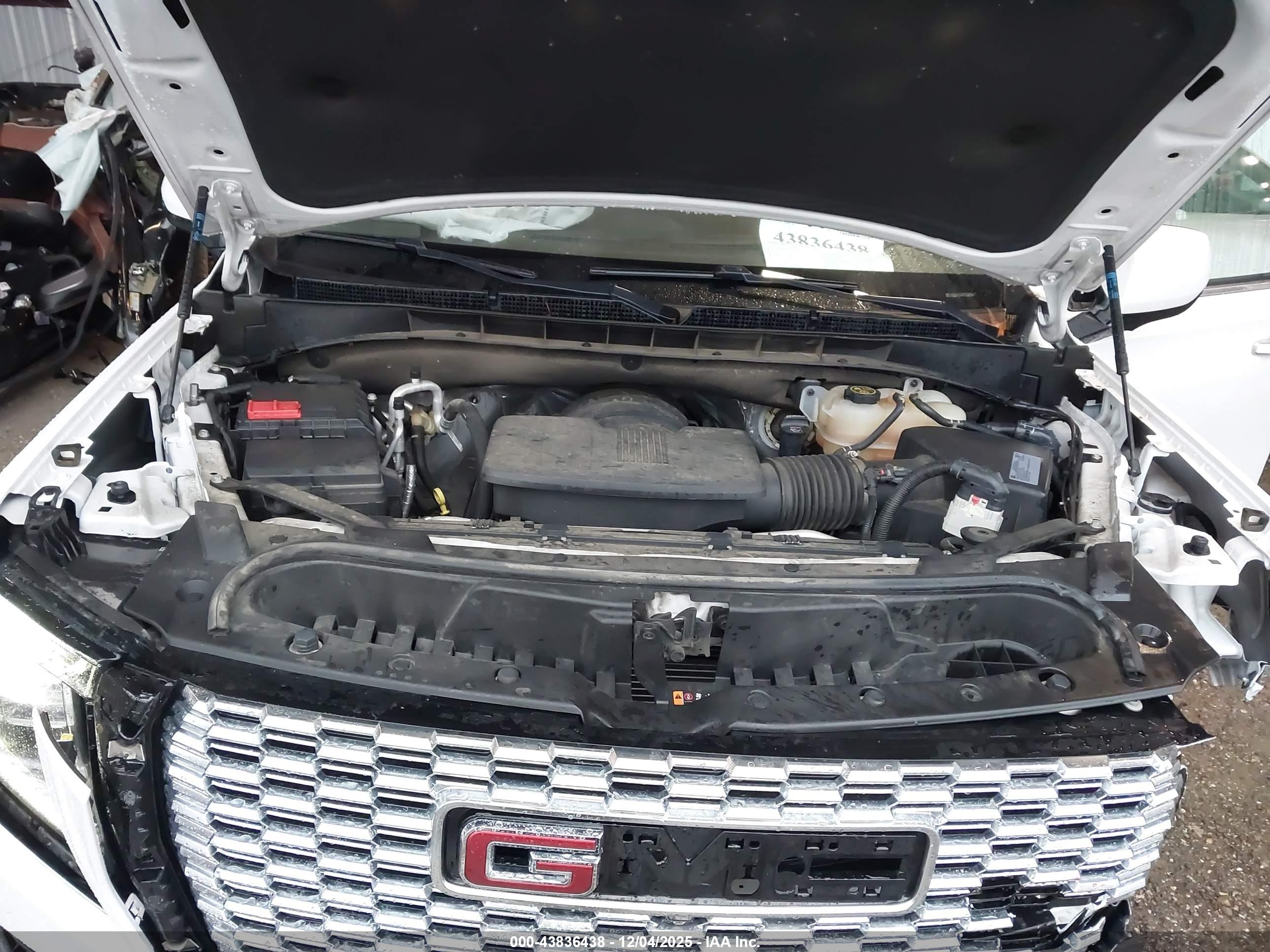 GMC YUKON image 10