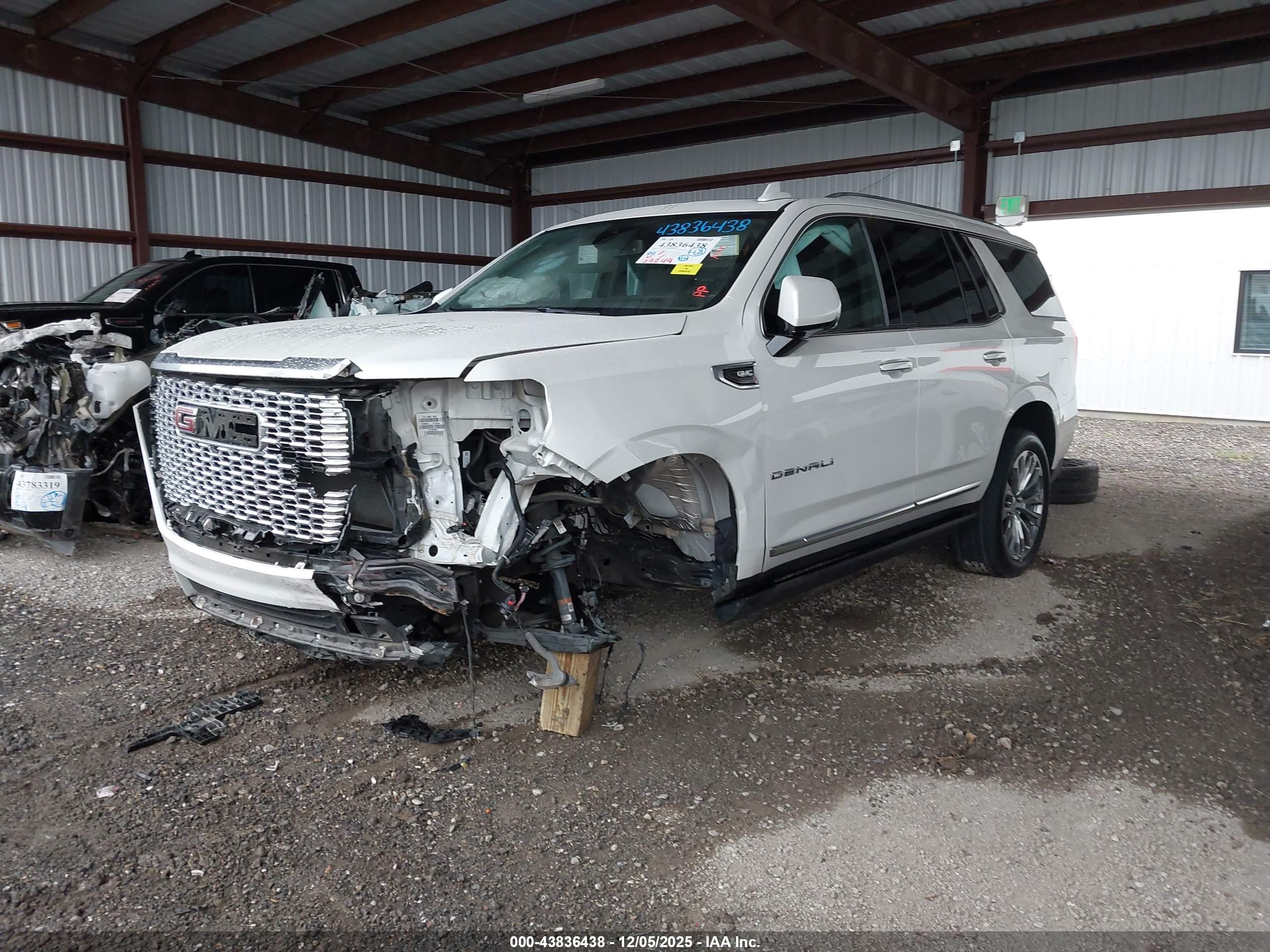 GMC YUKON image 2