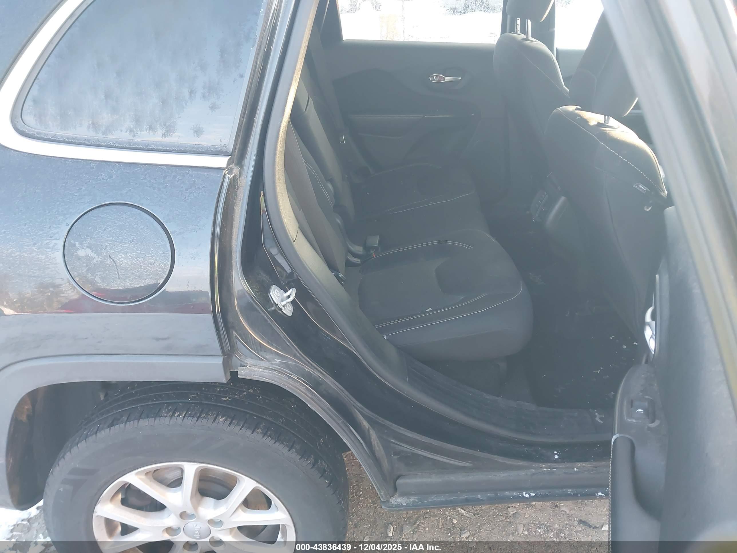 JEEP CHEROKEE image 8