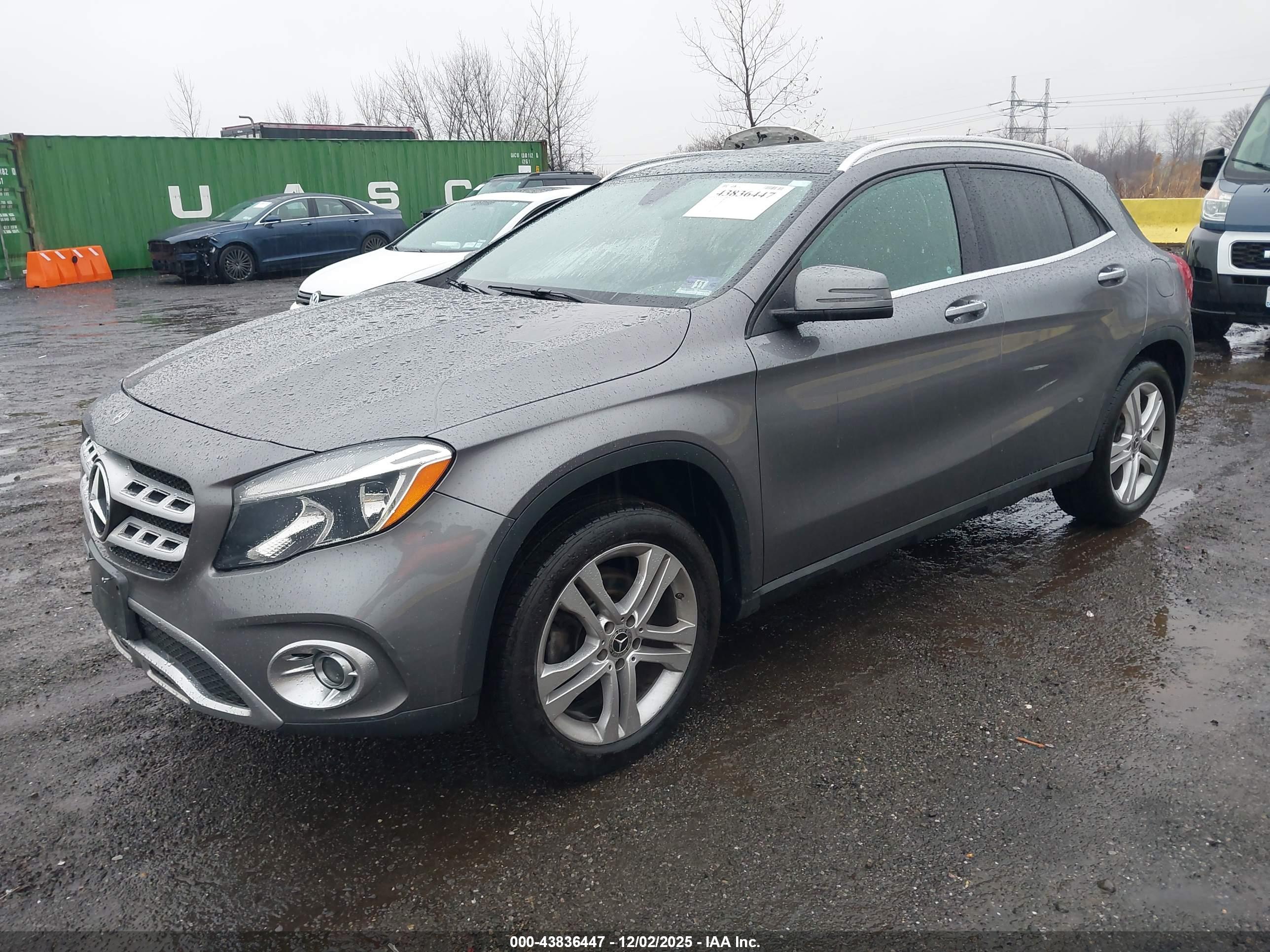 MERCEDES-BENZ GLA image 2