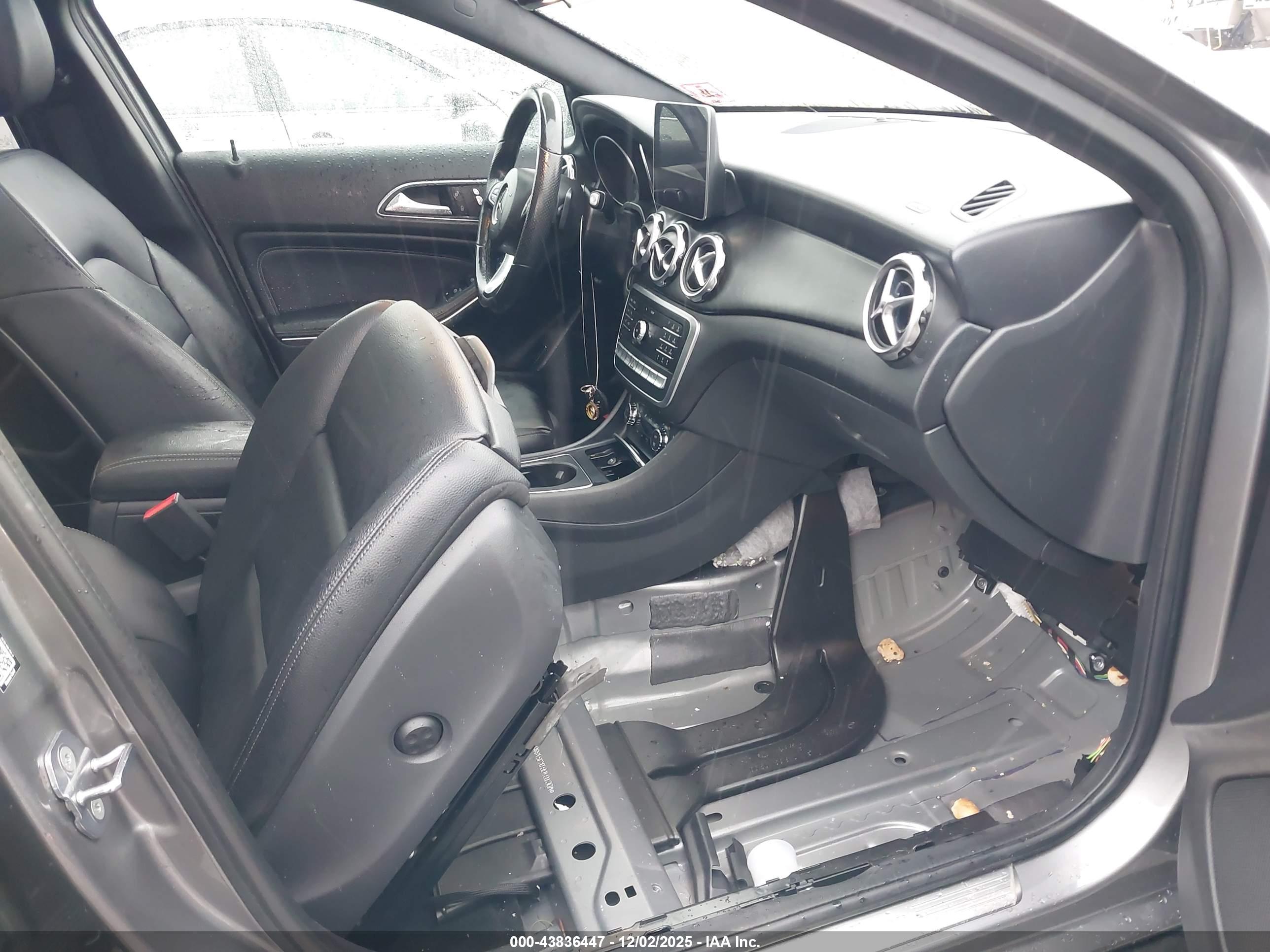 MERCEDES-BENZ GLA image 5