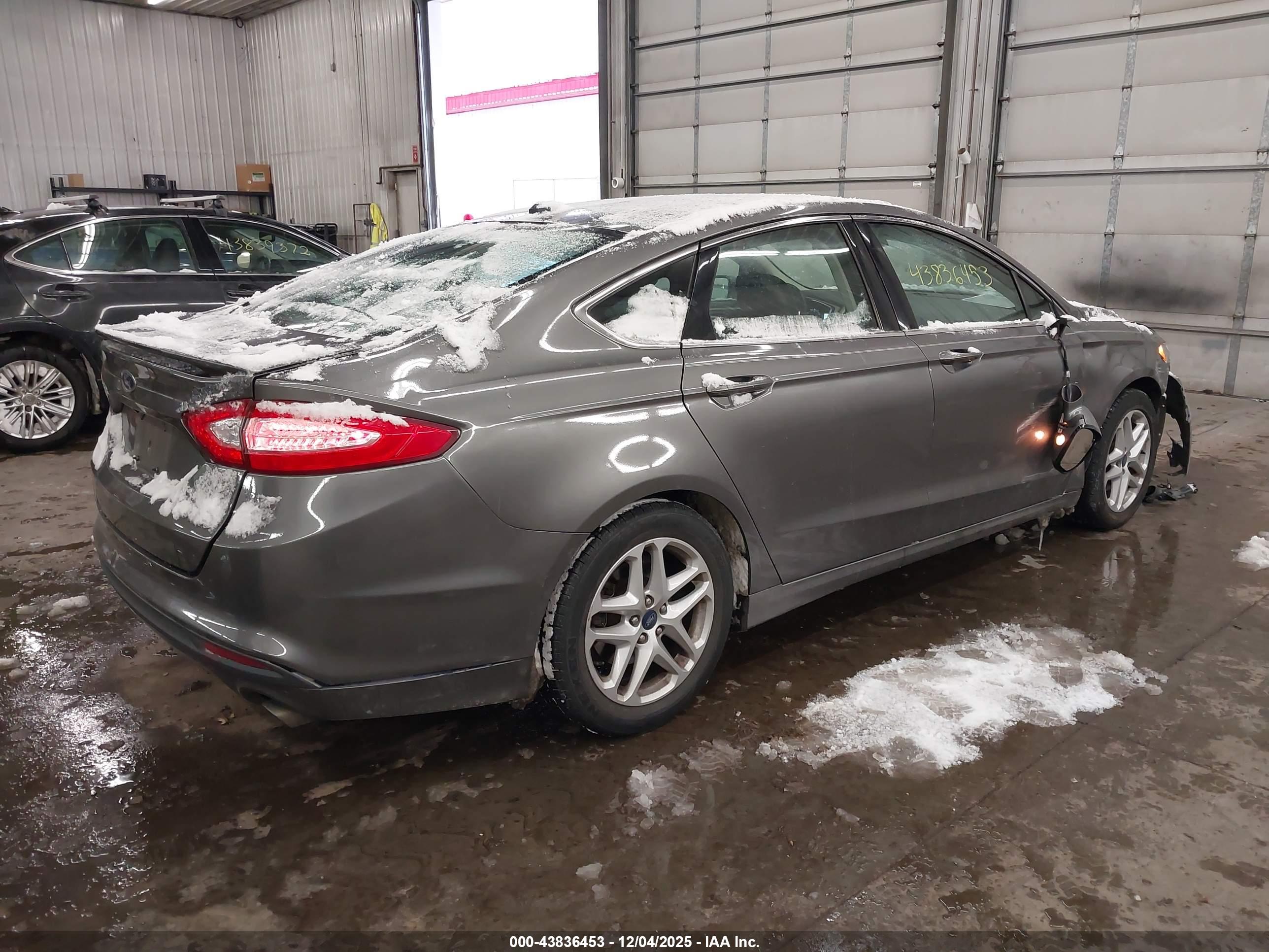 FORD FUSION image 4