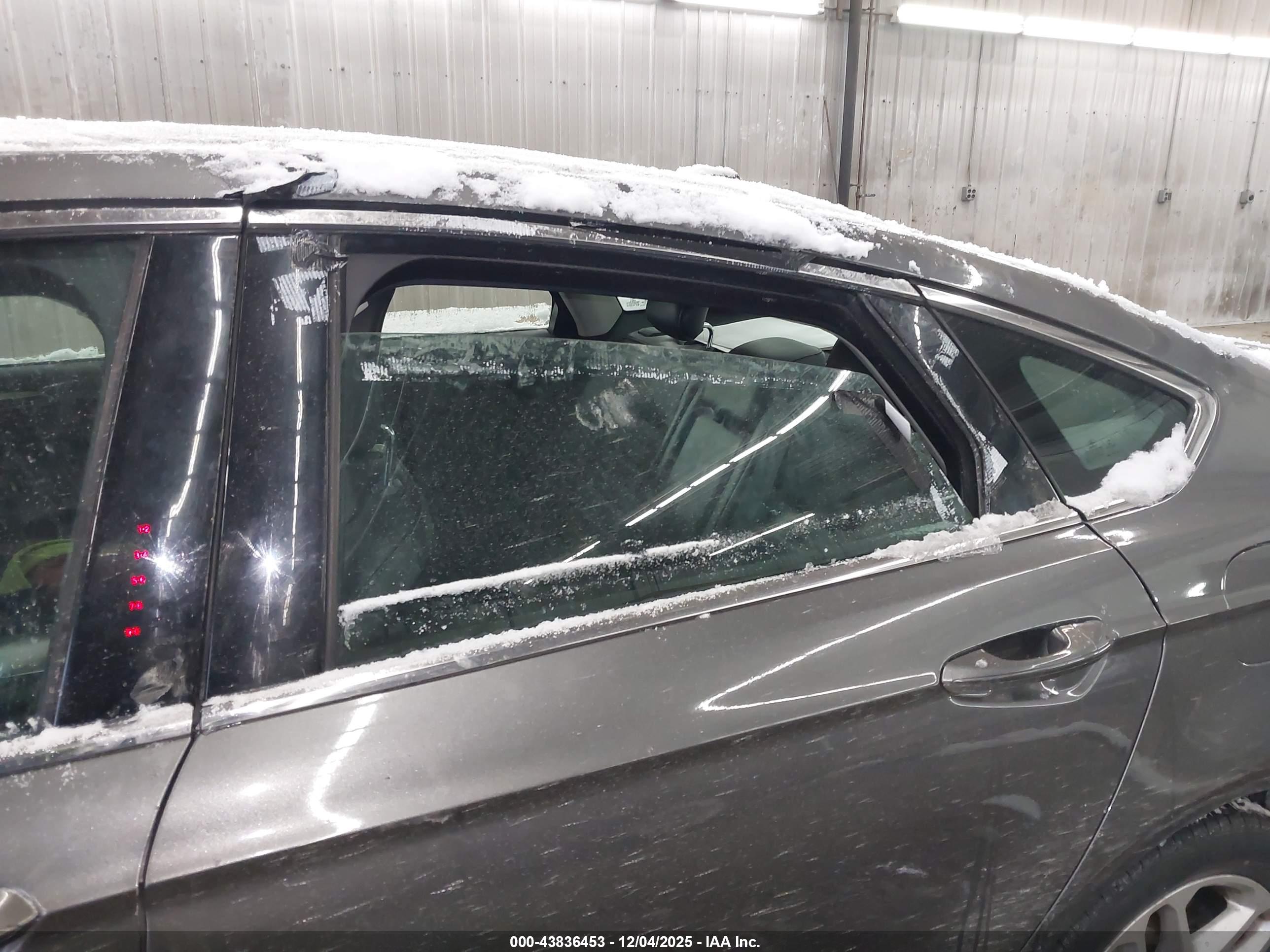 FORD FUSION image 6