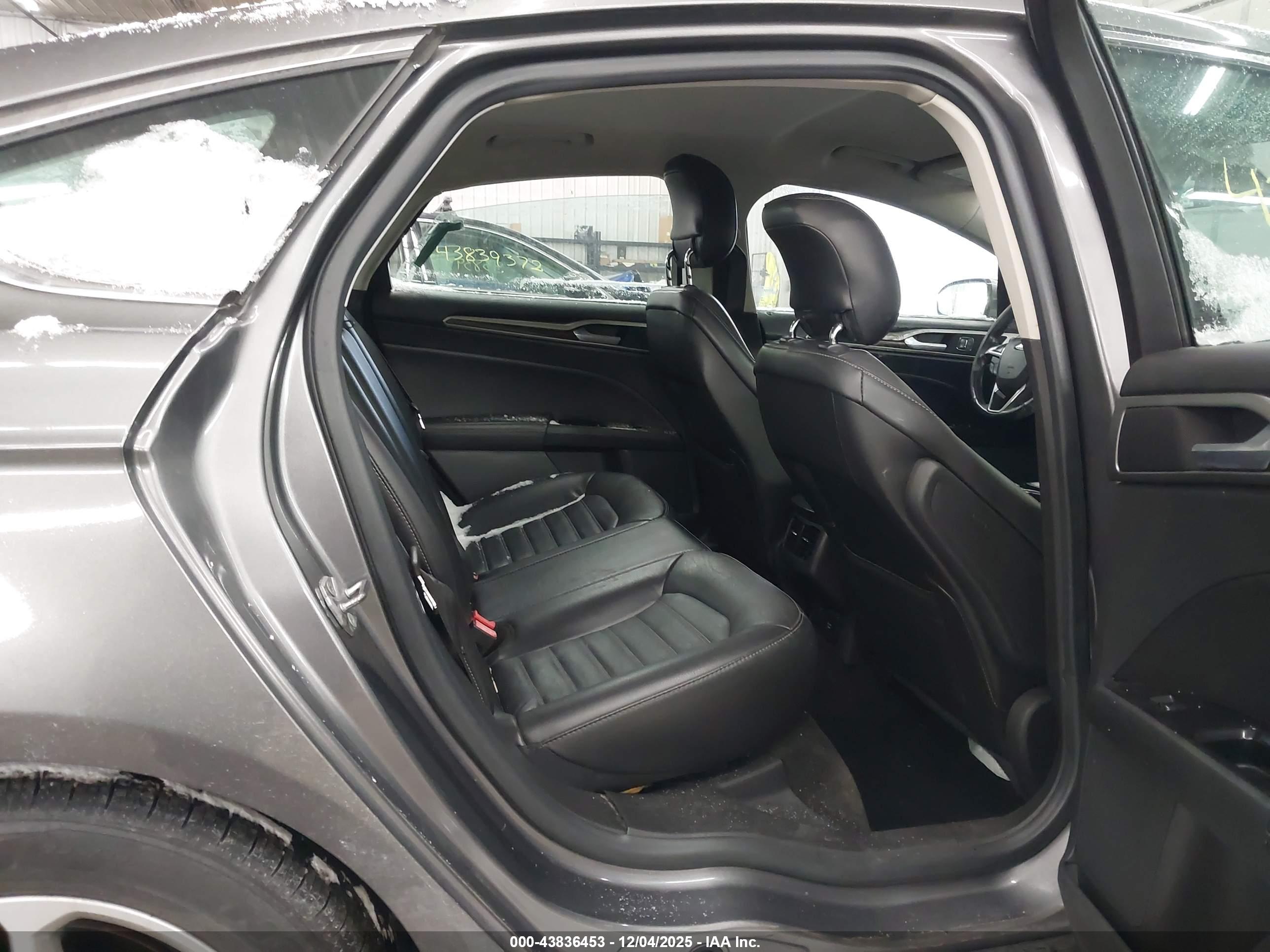 FORD FUSION image 8