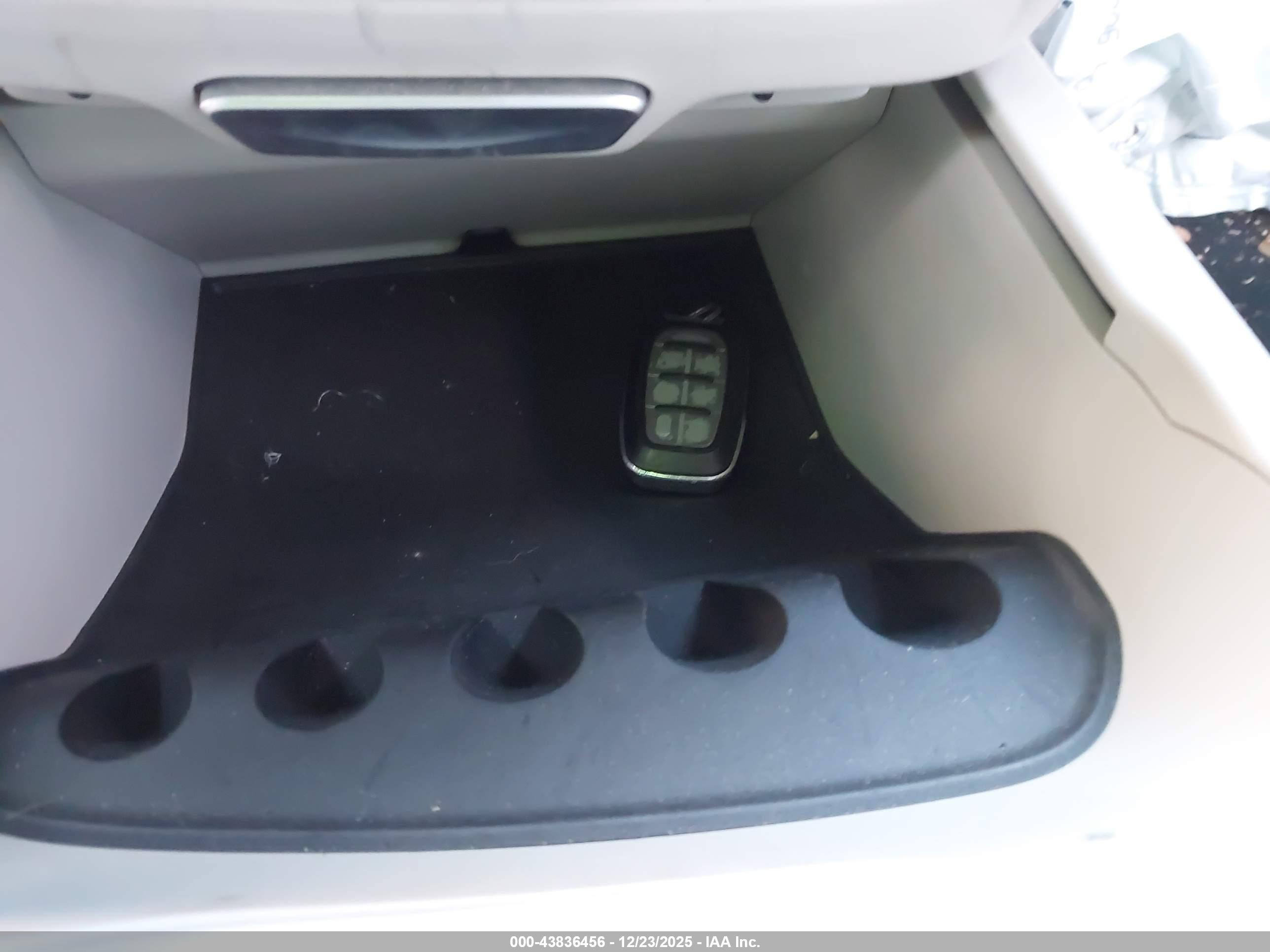 CHRYSLER PACIFICA image 11