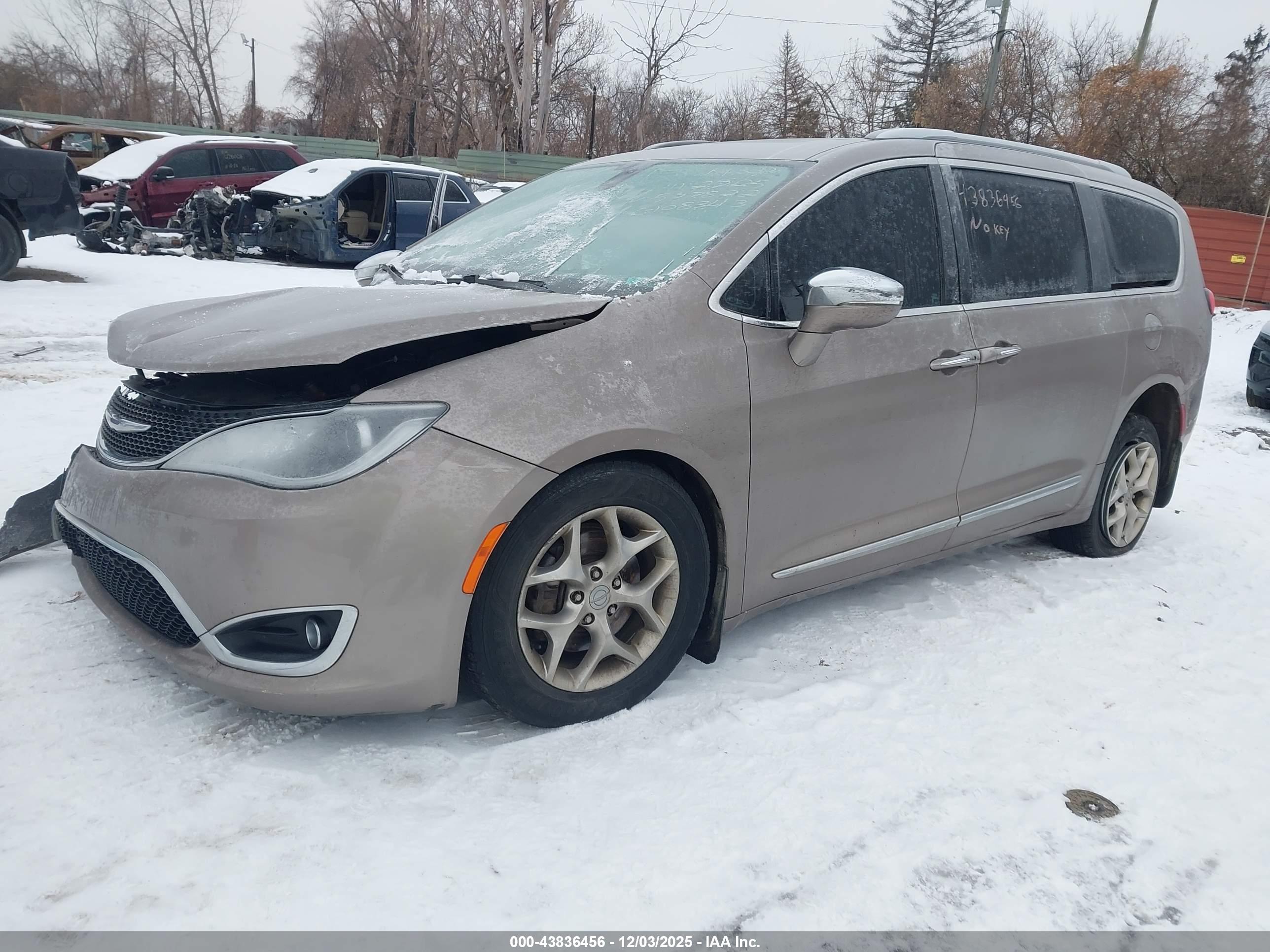 CHRYSLER PACIFICA image 2
