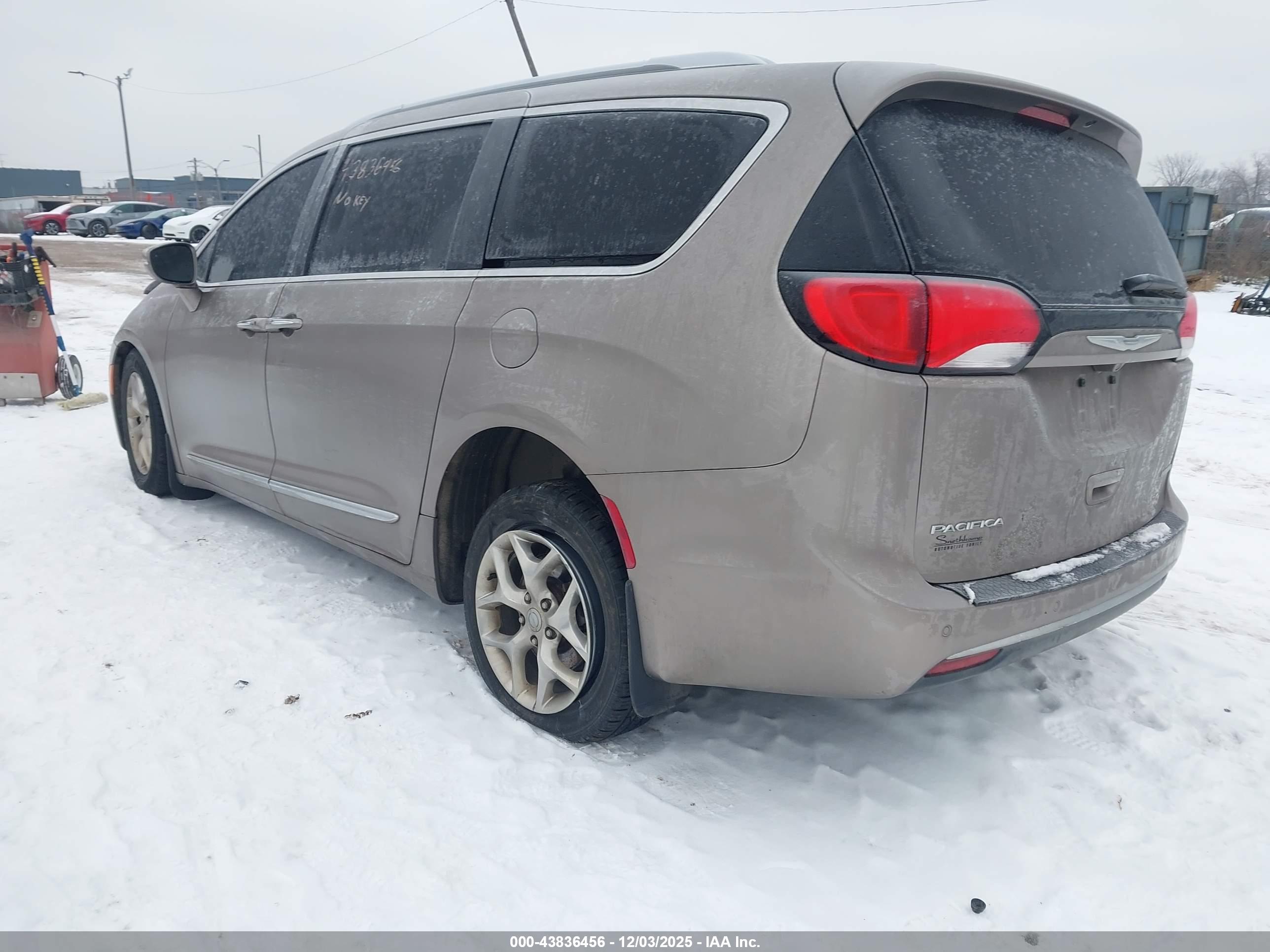 CHRYSLER PACIFICA image 3