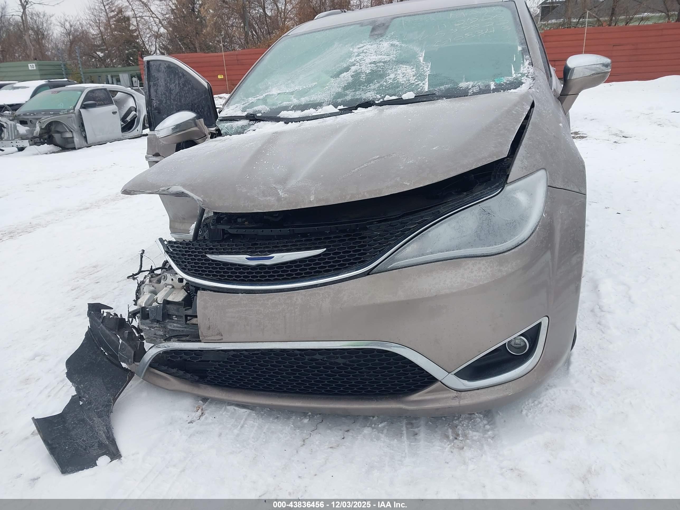 CHRYSLER PACIFICA image 6
