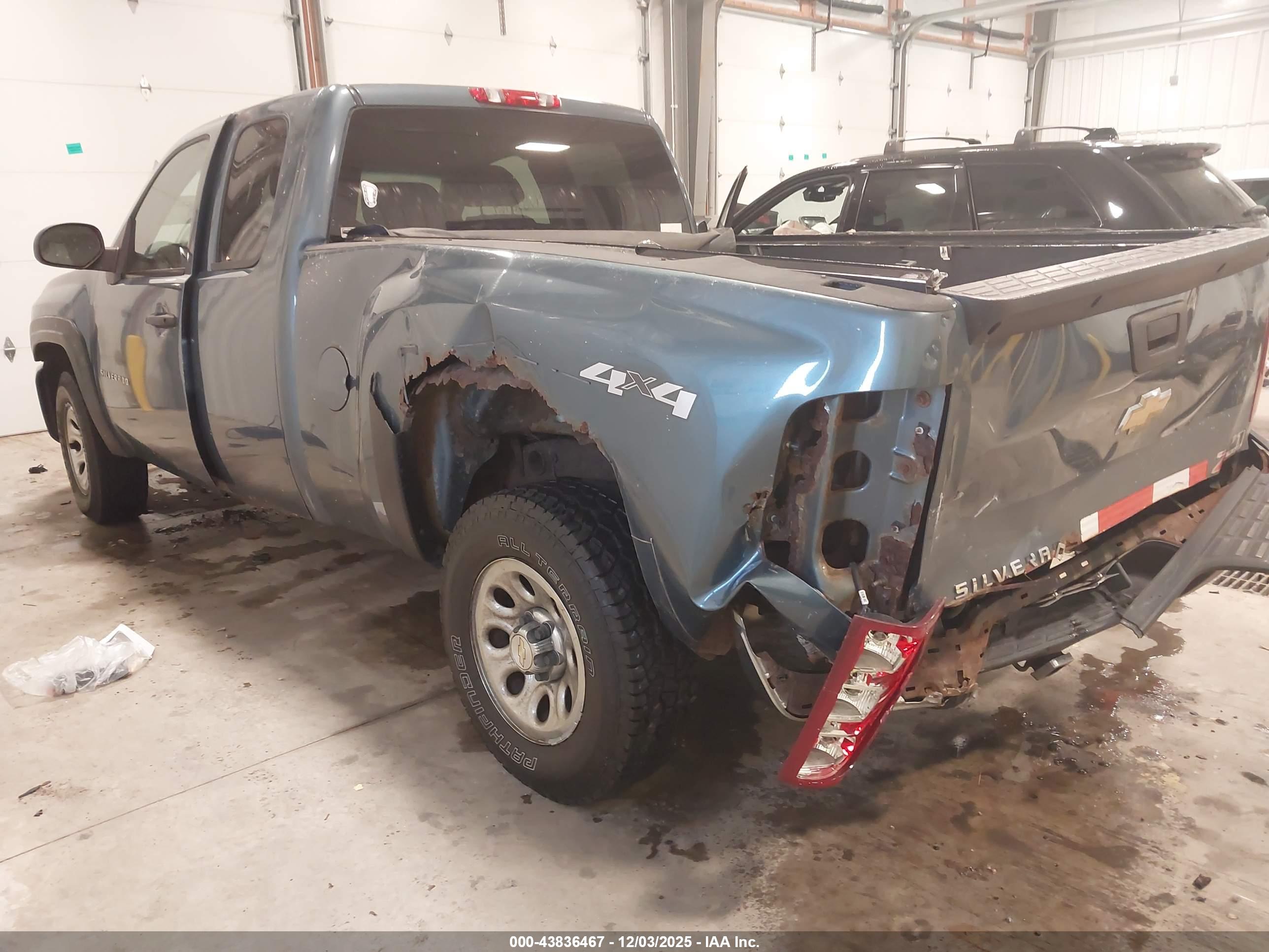 CHEVROLET SILVERADO image 3