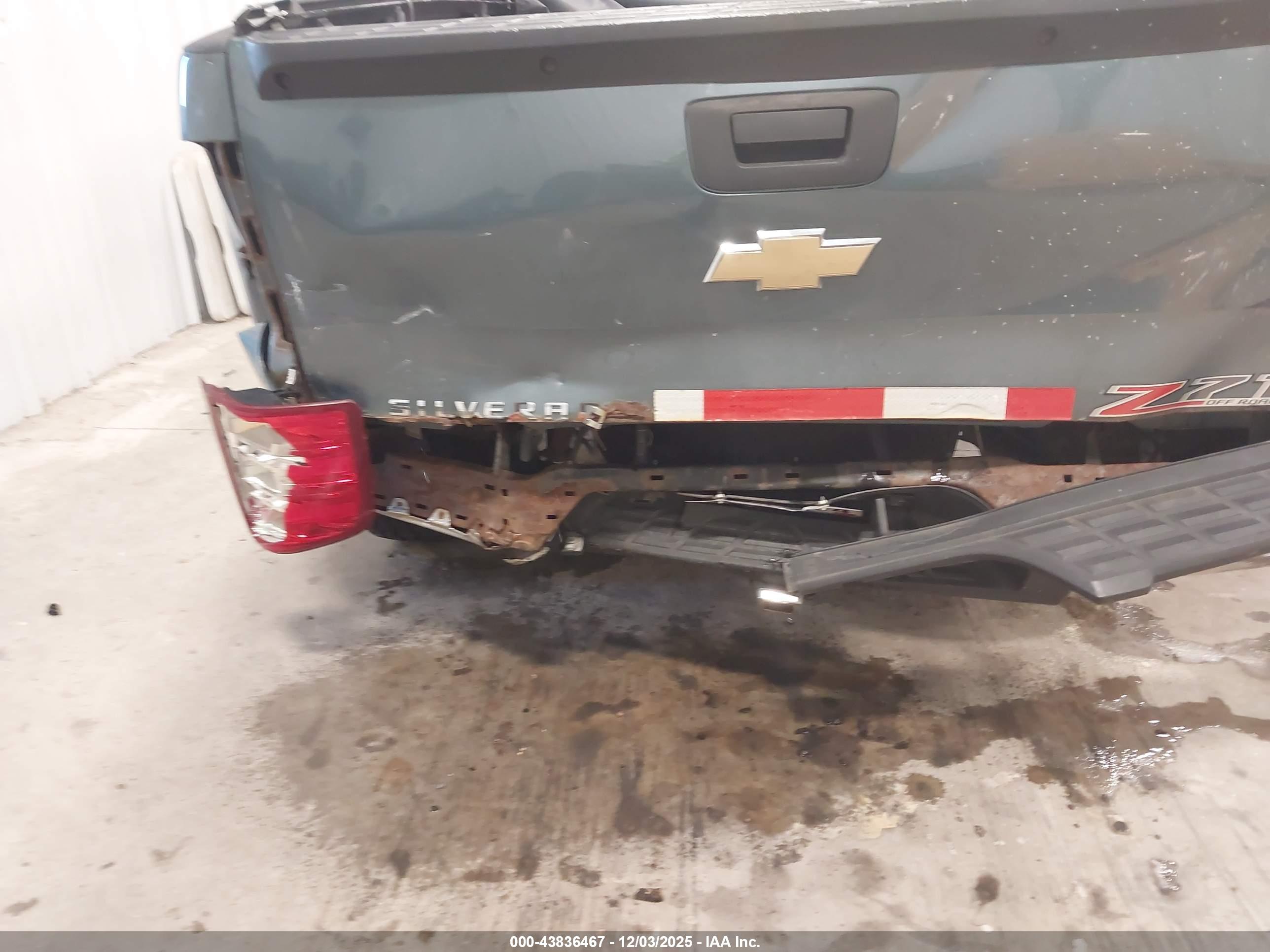 CHEVROLET SILVERADO image 6