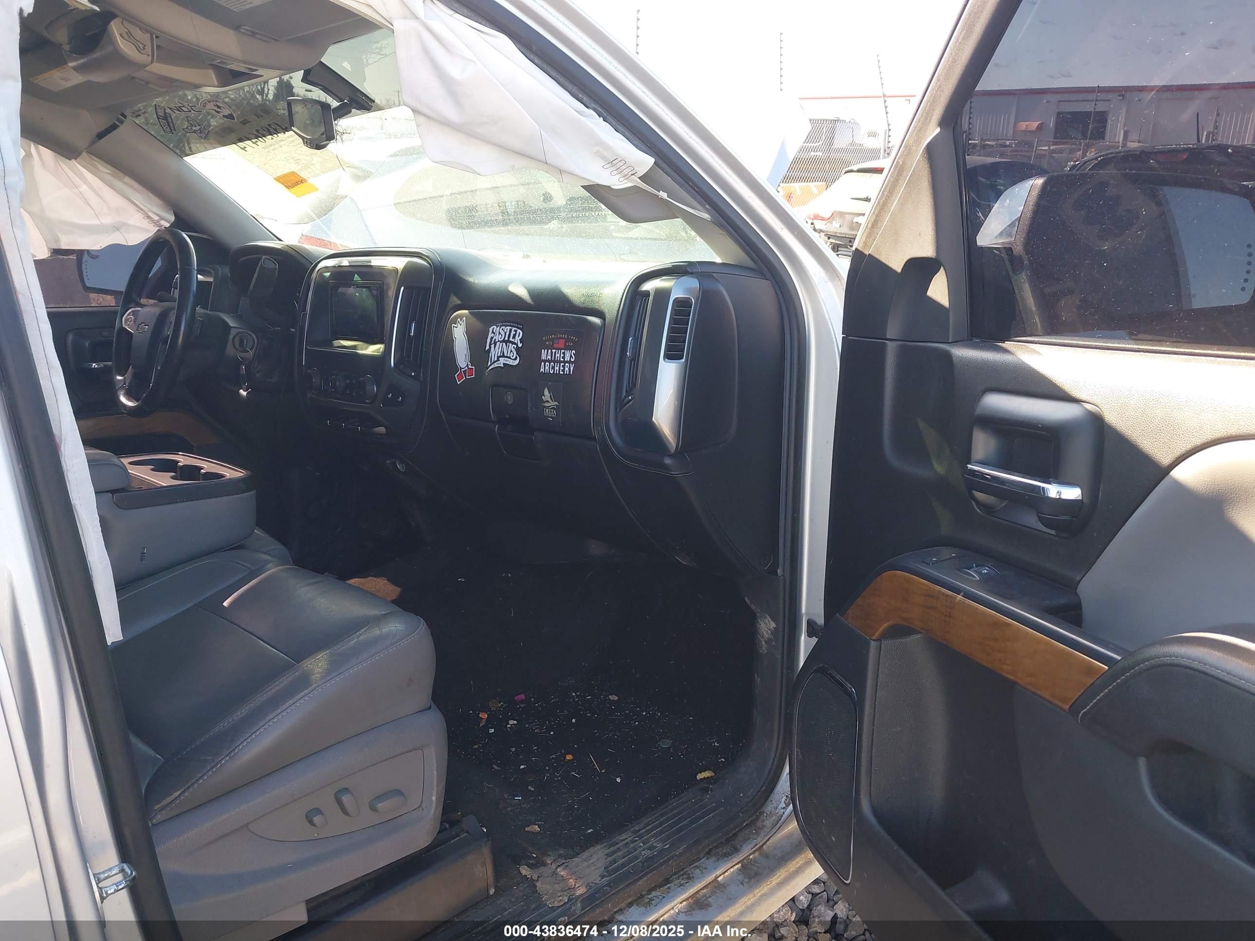 CHEVROLET SILVERADO image 5