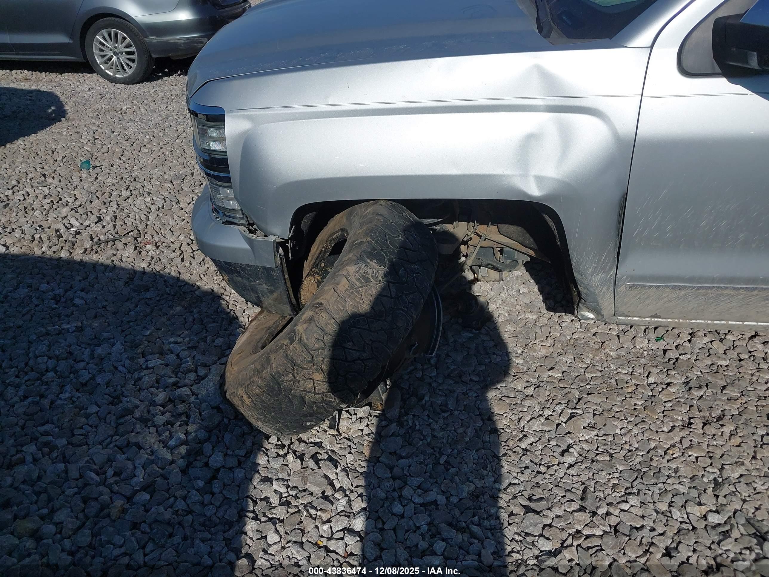 CHEVROLET SILVERADO image 6