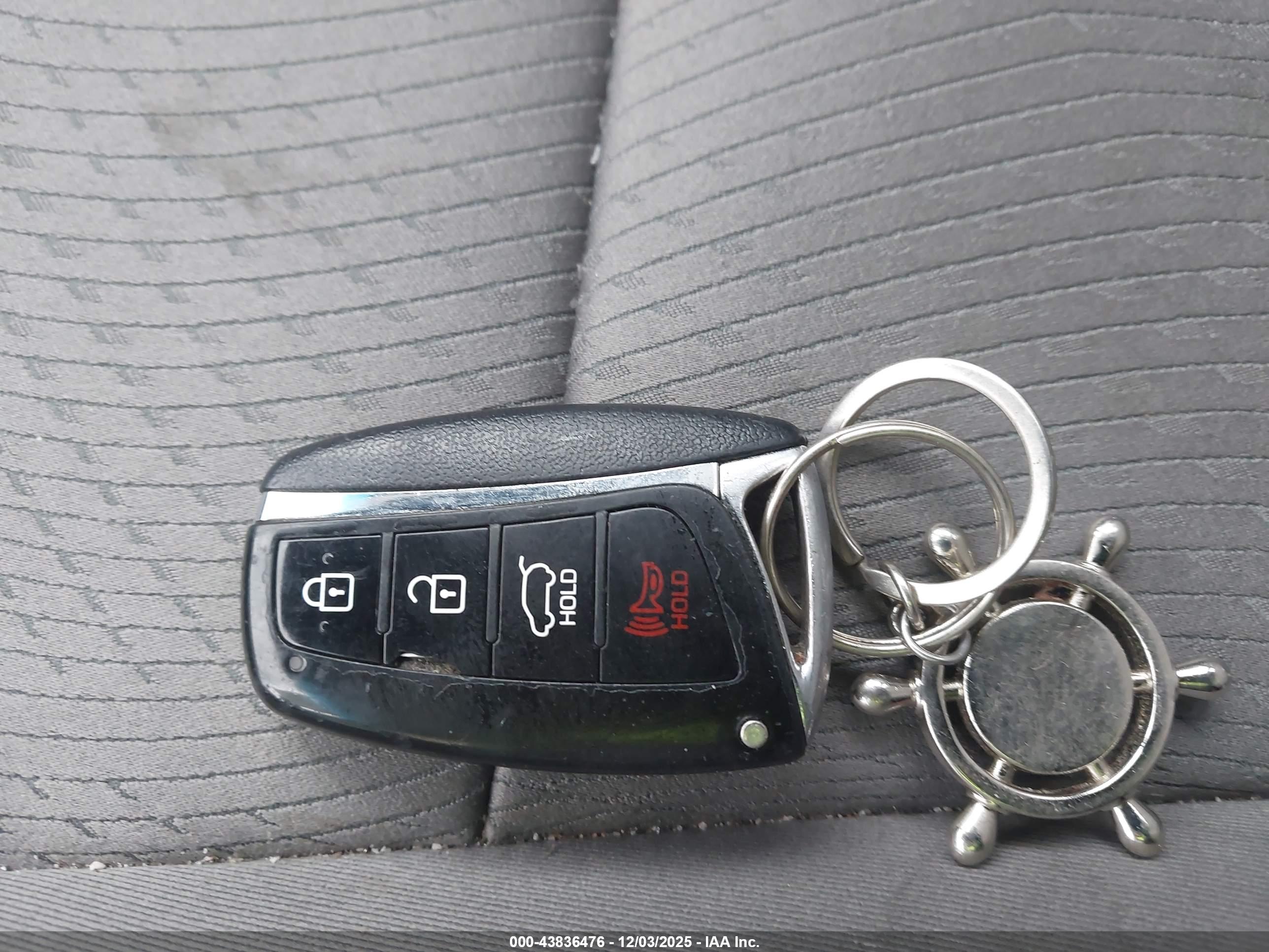 HYUNDAI SANTA image 11