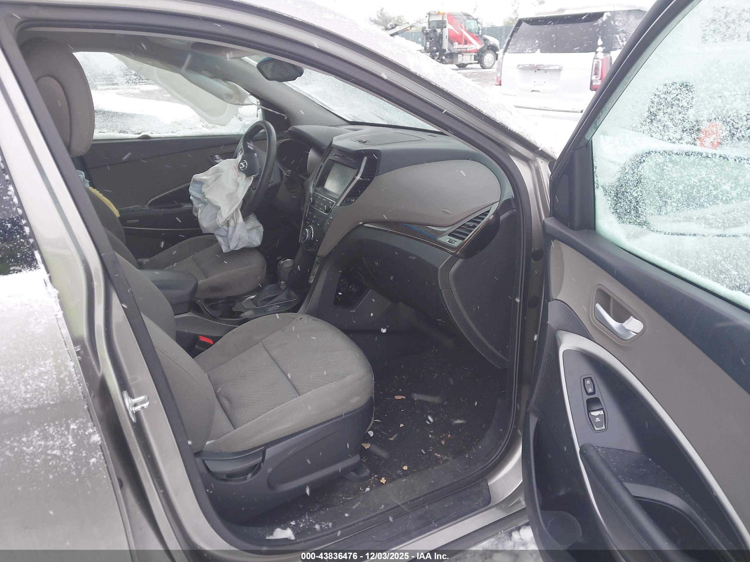 HYUNDAI SANTA image 5