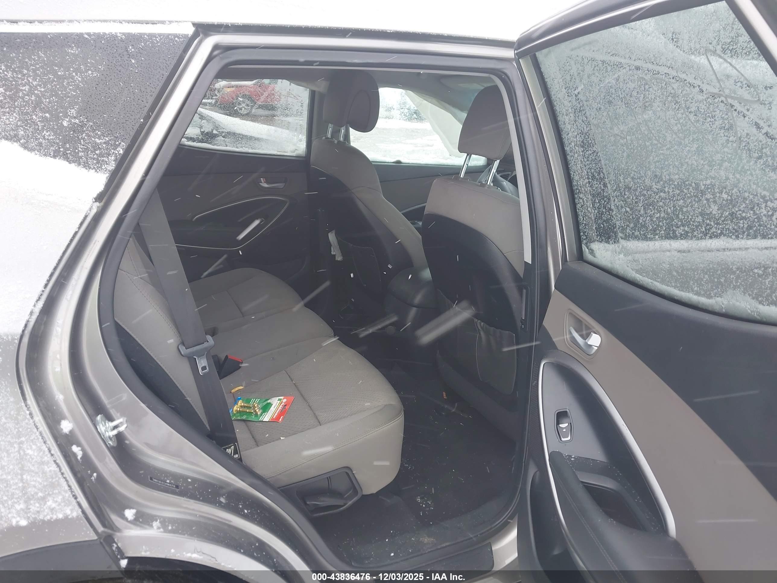 HYUNDAI SANTA image 8