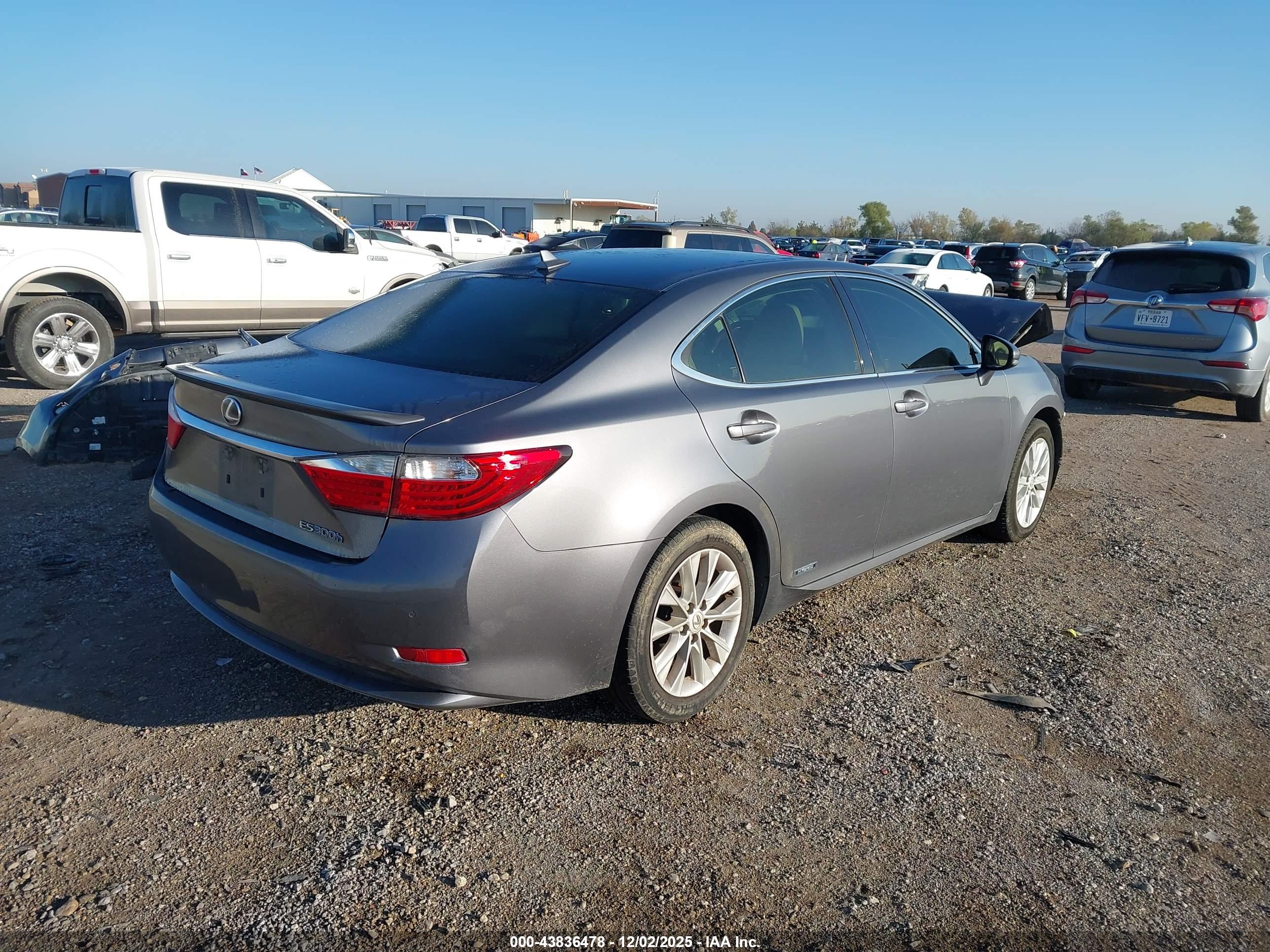 LEXUS ES image 4
