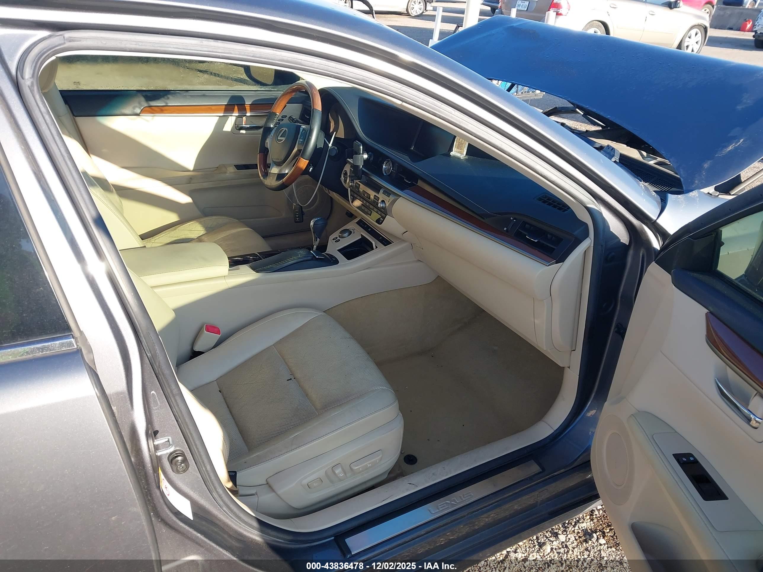 LEXUS ES image 5