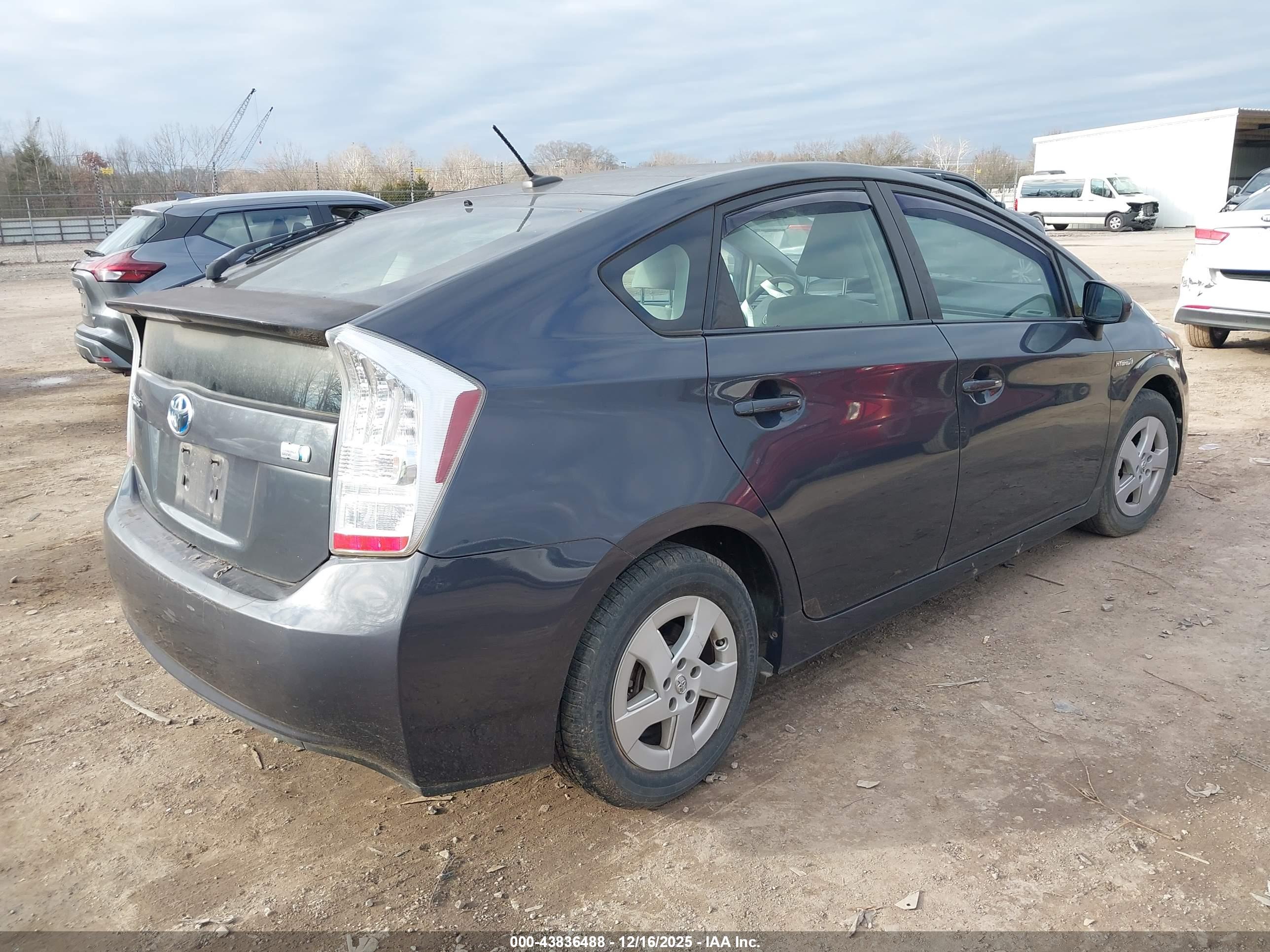 TOYOTA PRIUS image 4