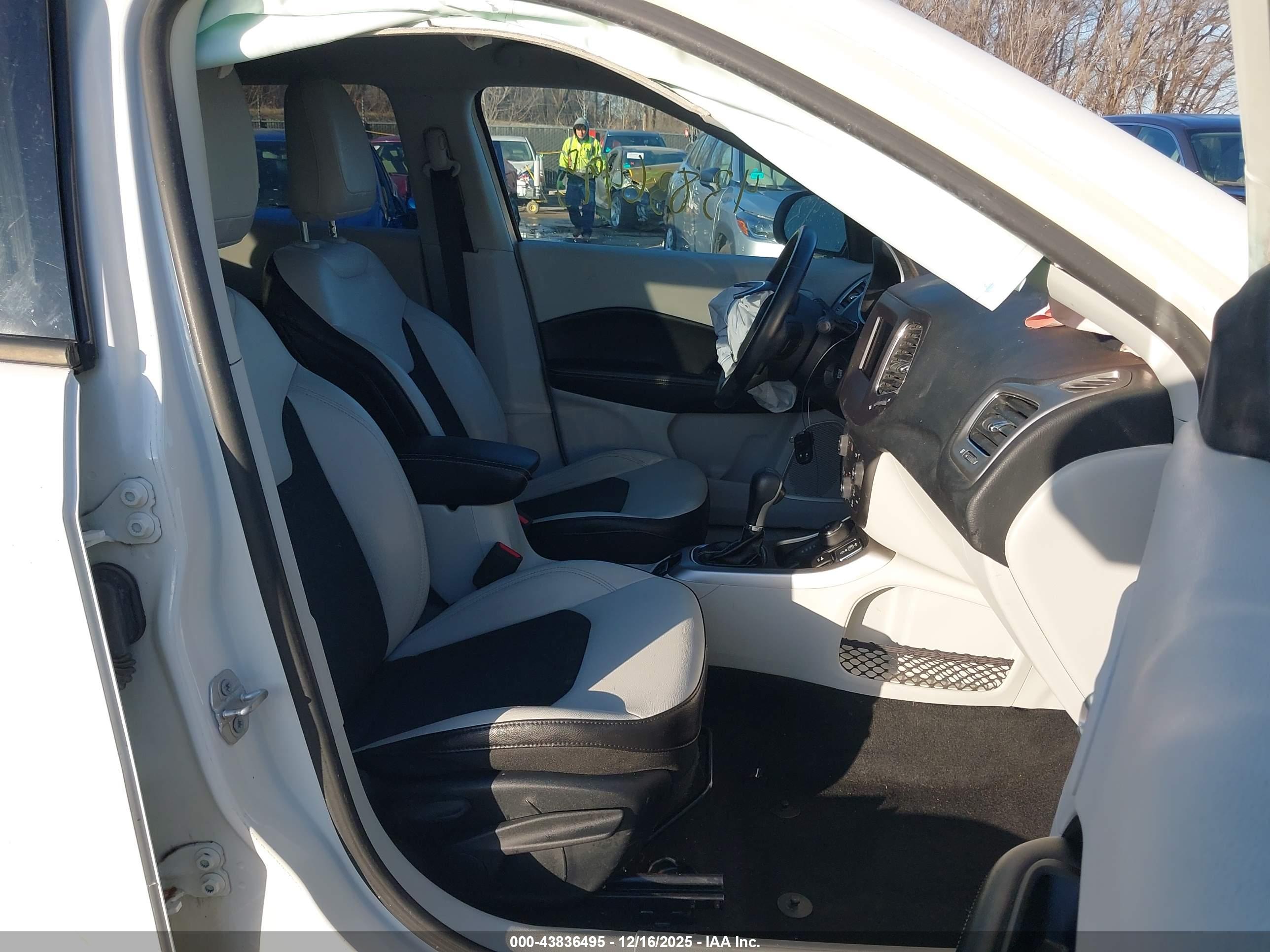 JEEP COMPASS image 5