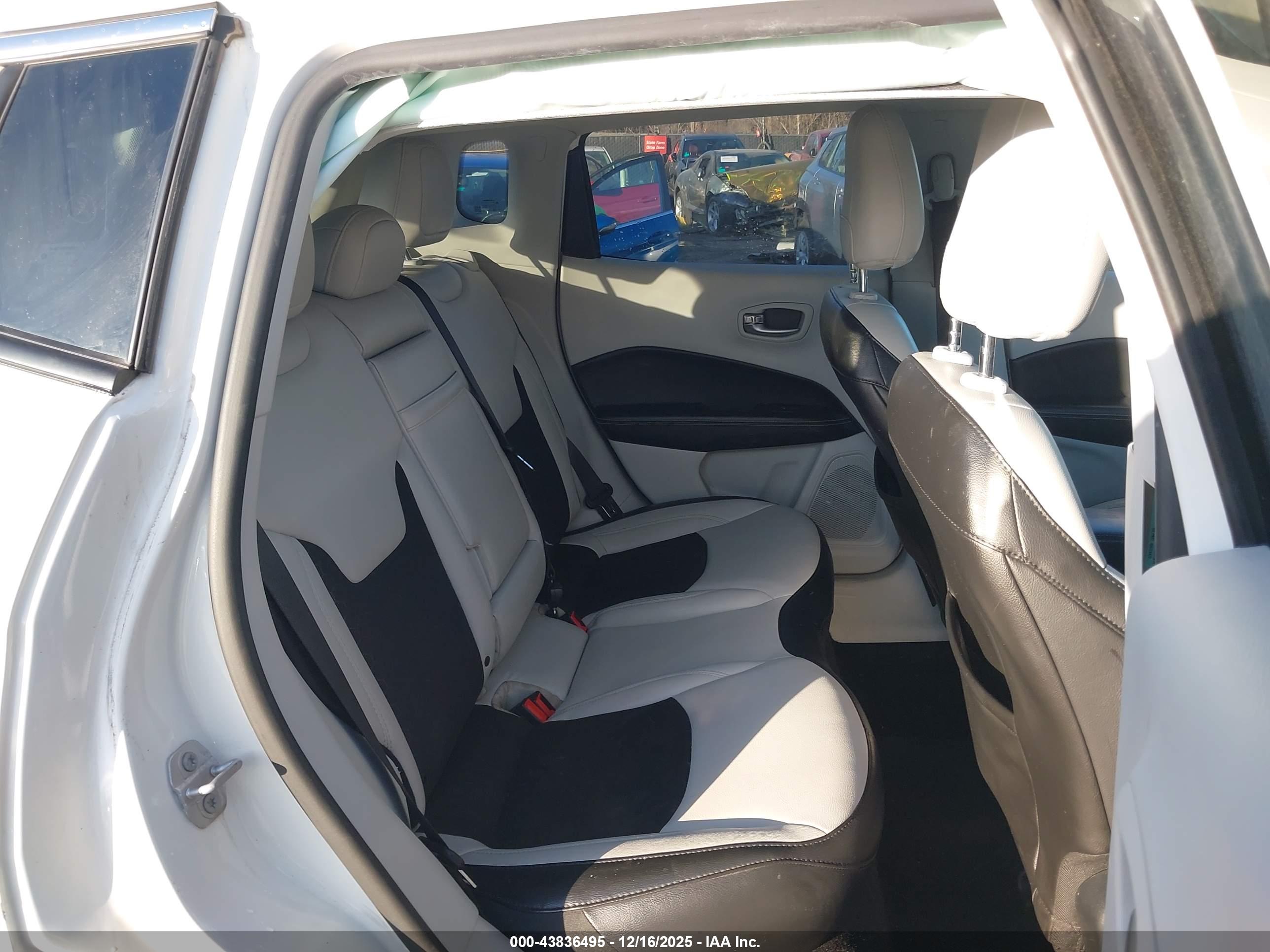 JEEP COMPASS image 8