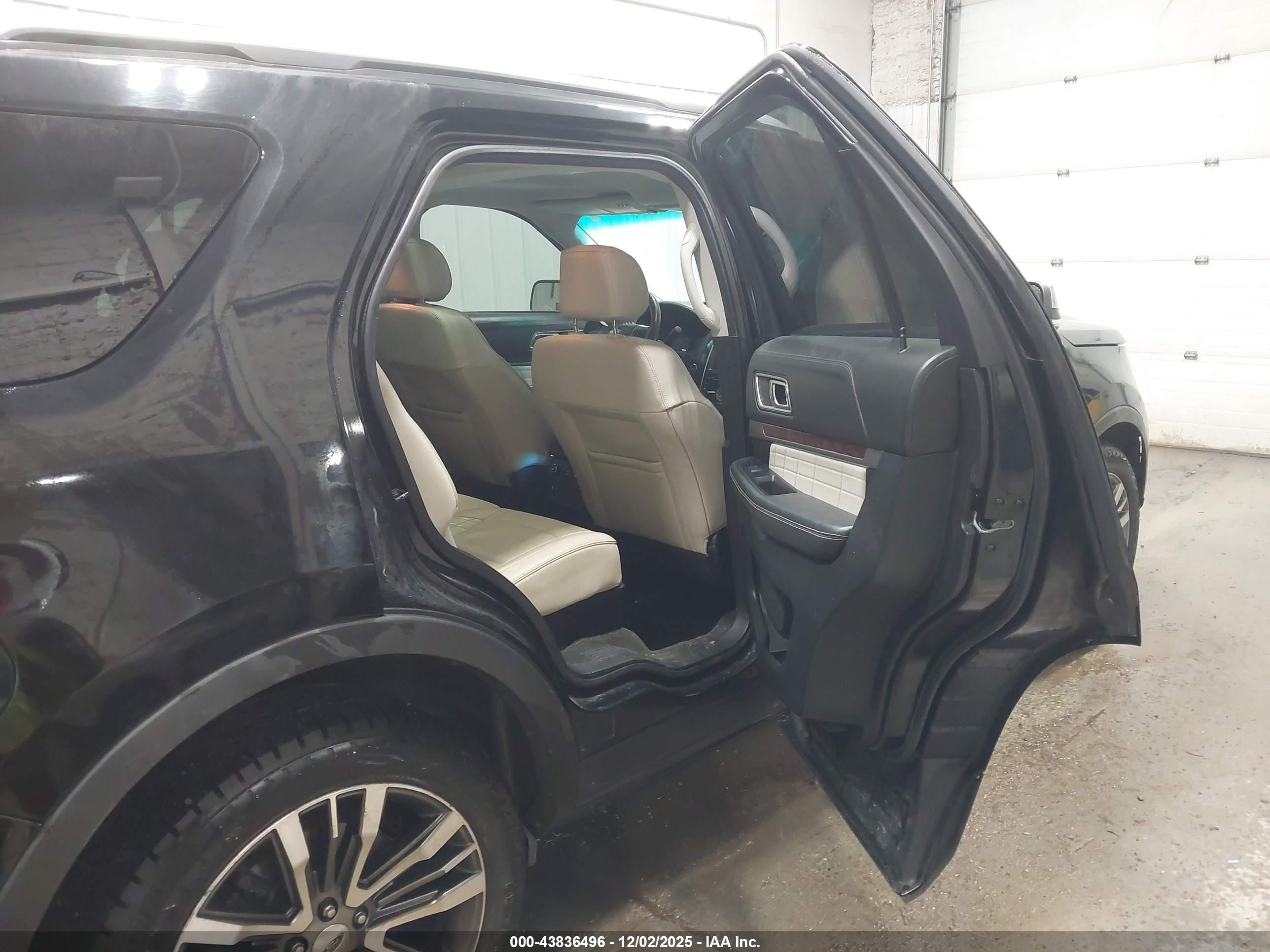 FORD EXPLORER image 8