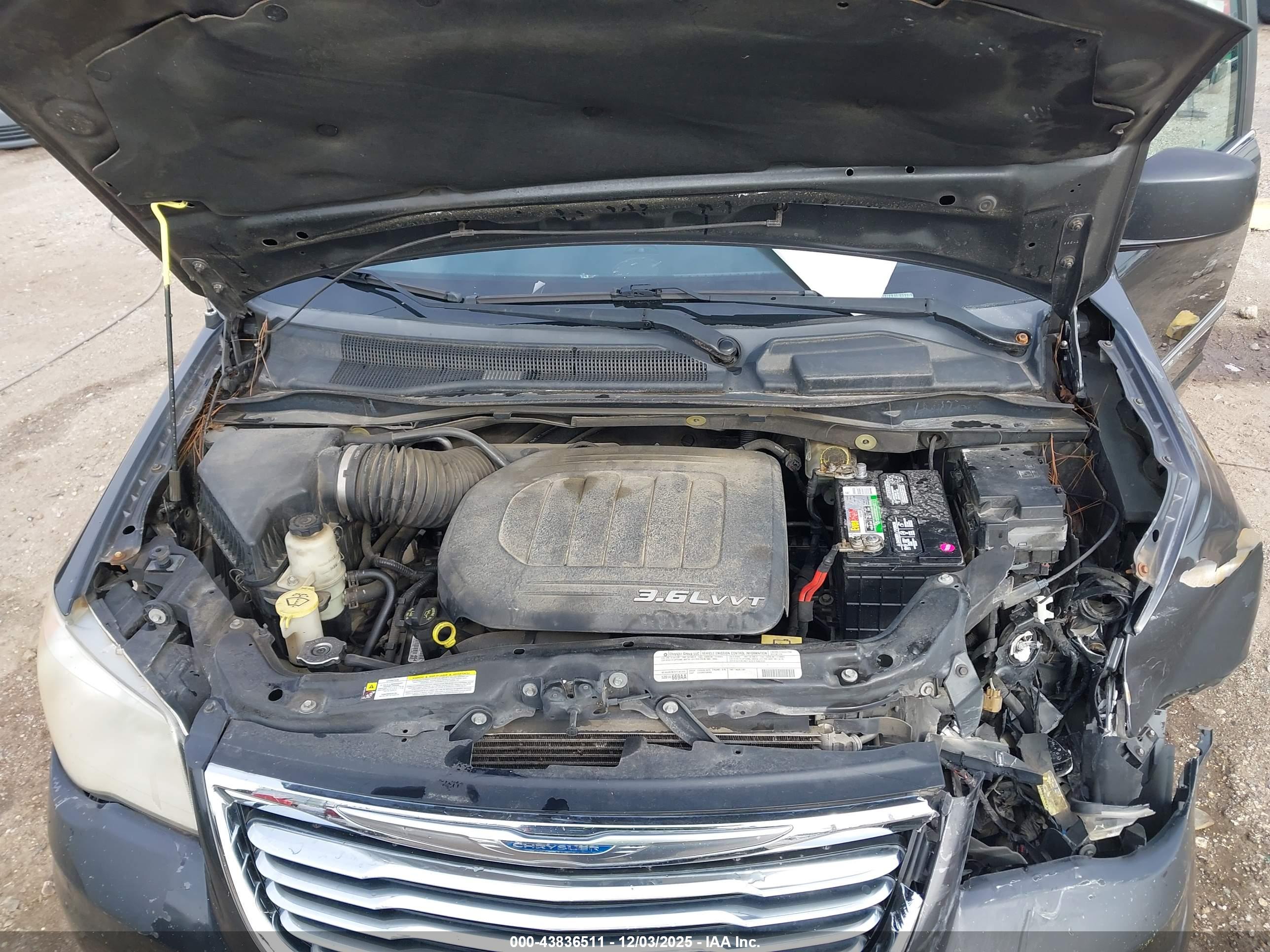 CHRYSLER TOWN image 10