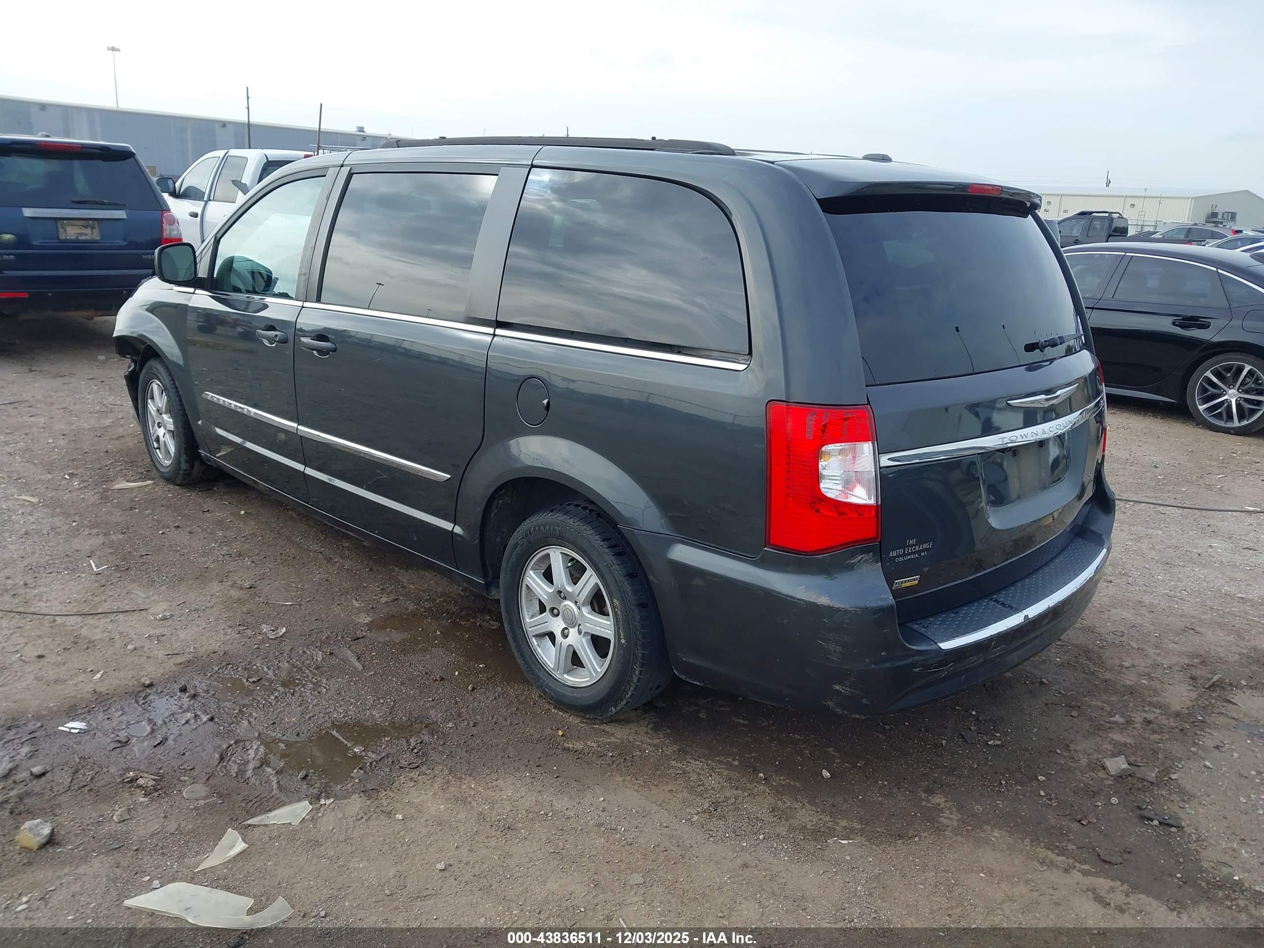 CHRYSLER TOWN image 3
