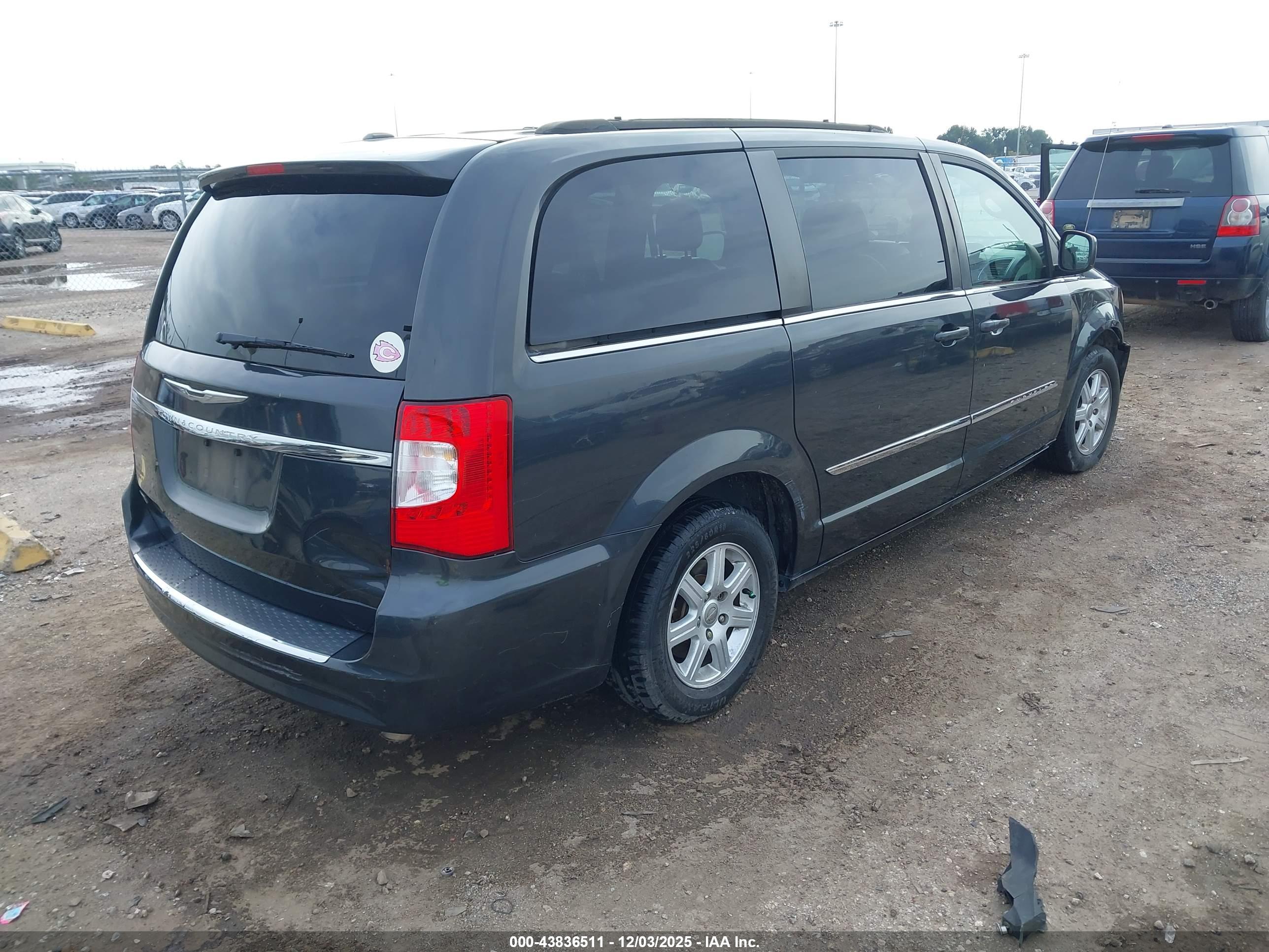 CHRYSLER TOWN image 4