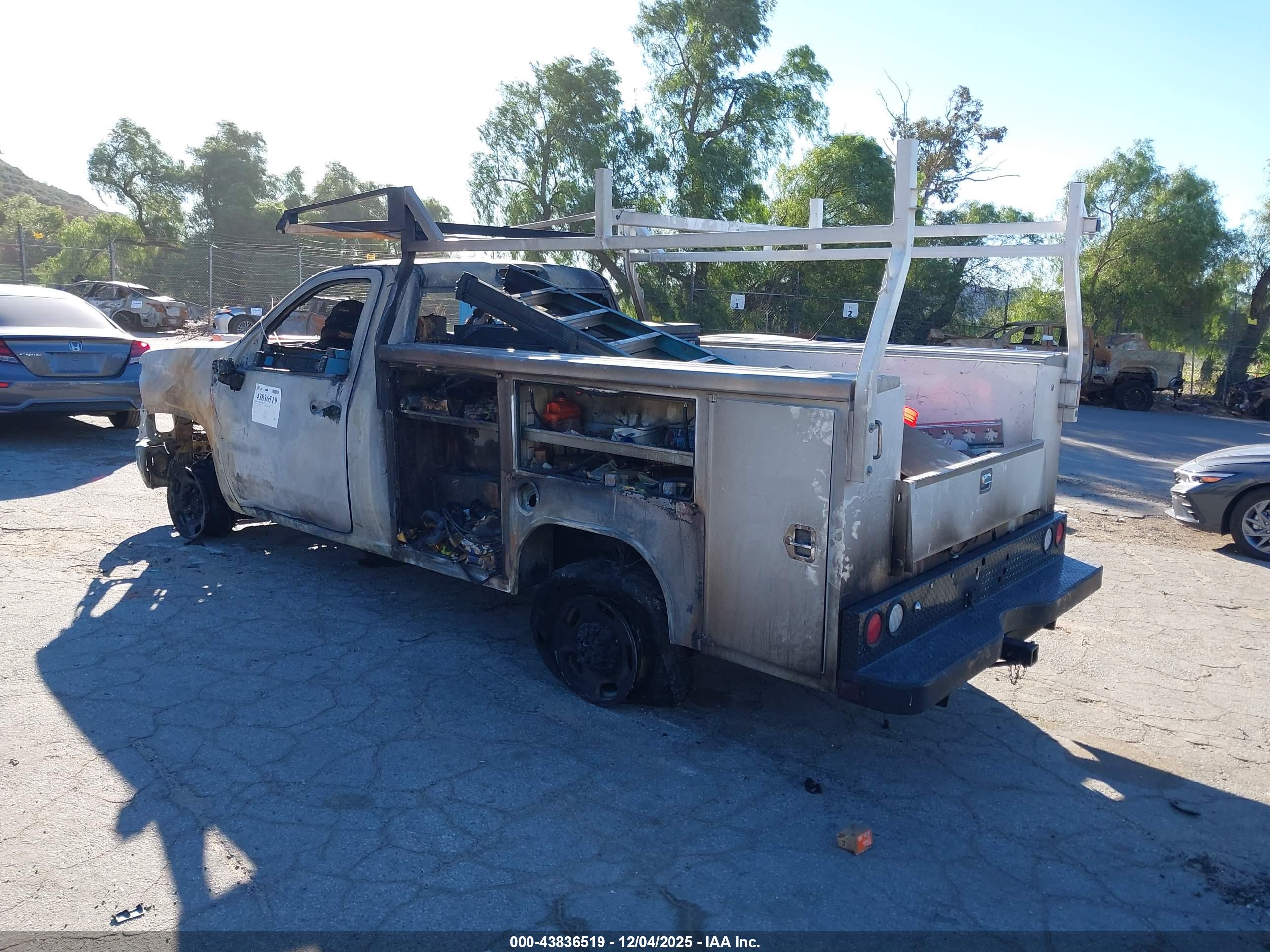 CHEVROLET SILVERADO image 3
