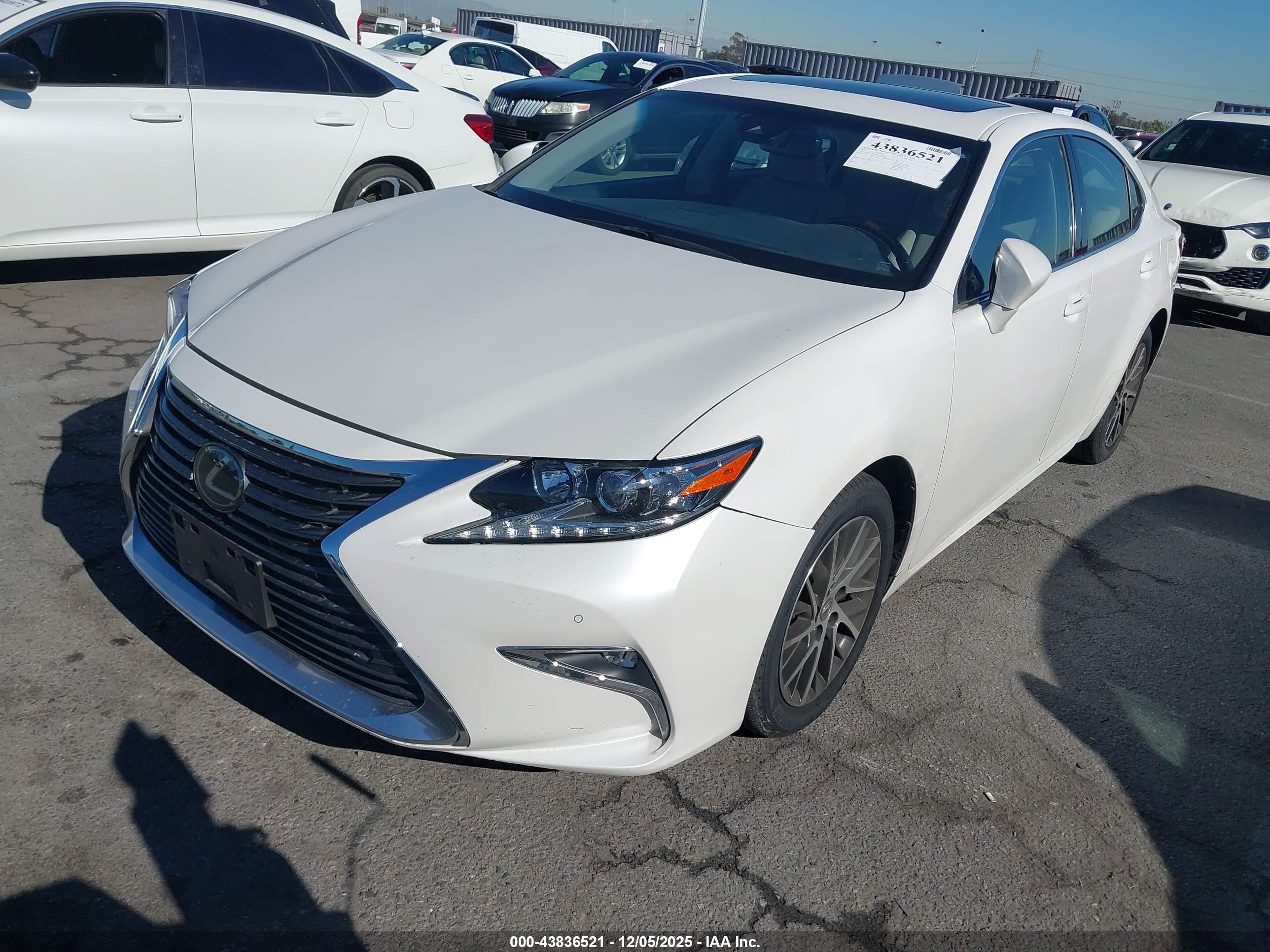 LEXUS ES image 2