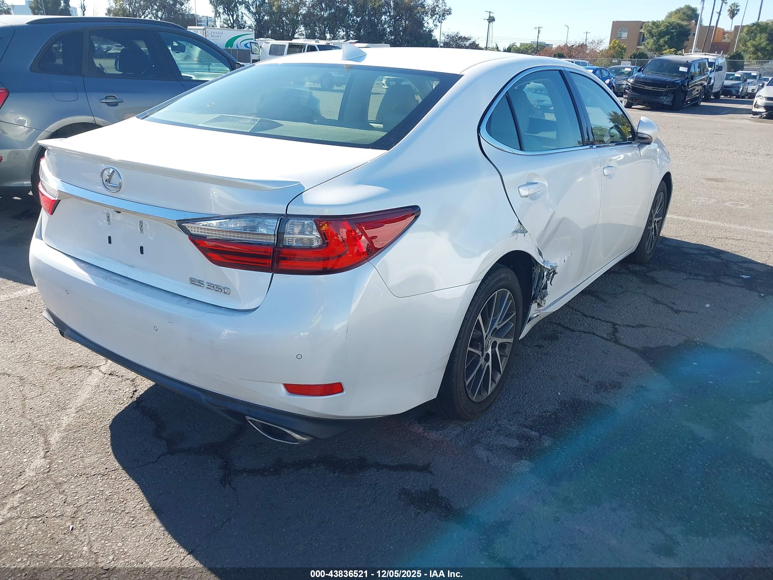 LEXUS ES image 4