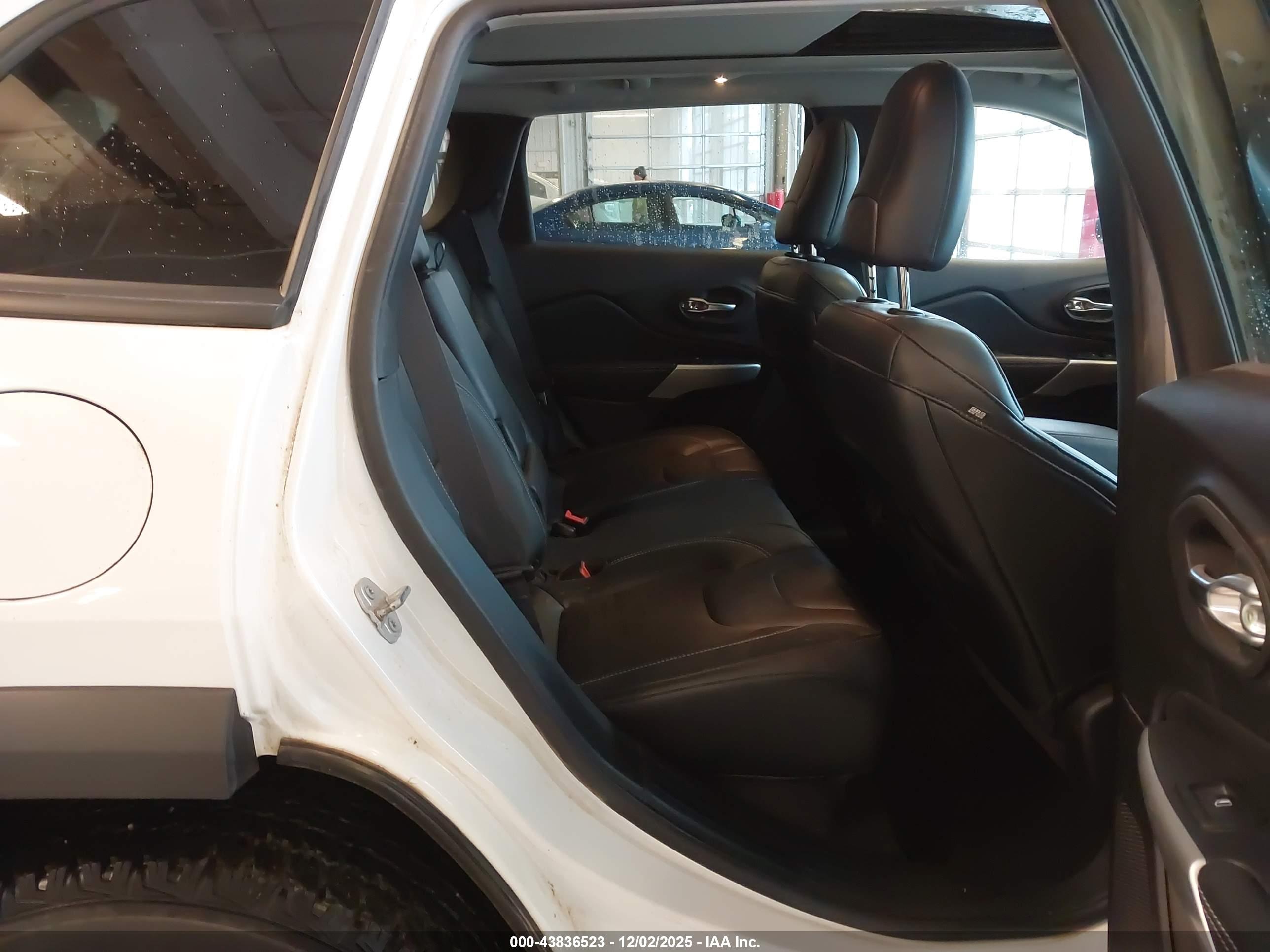 JEEP CHEROKEE image 8