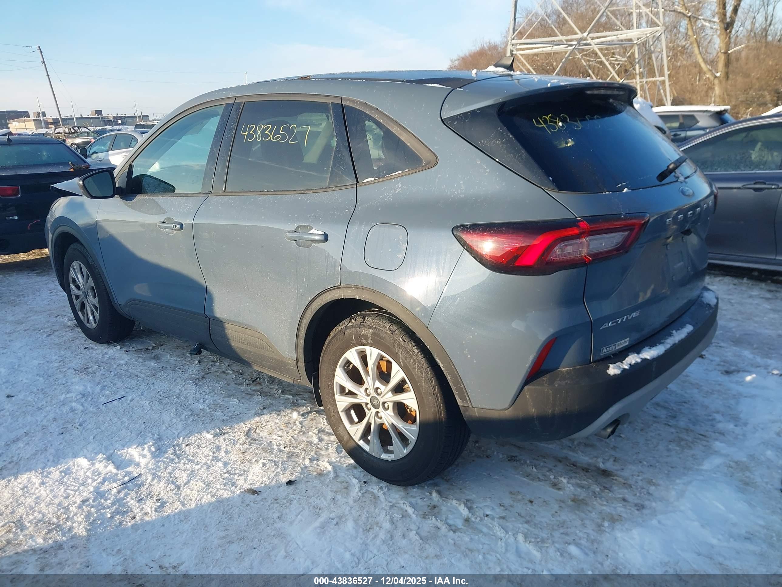 FORD ESCAPE image 3