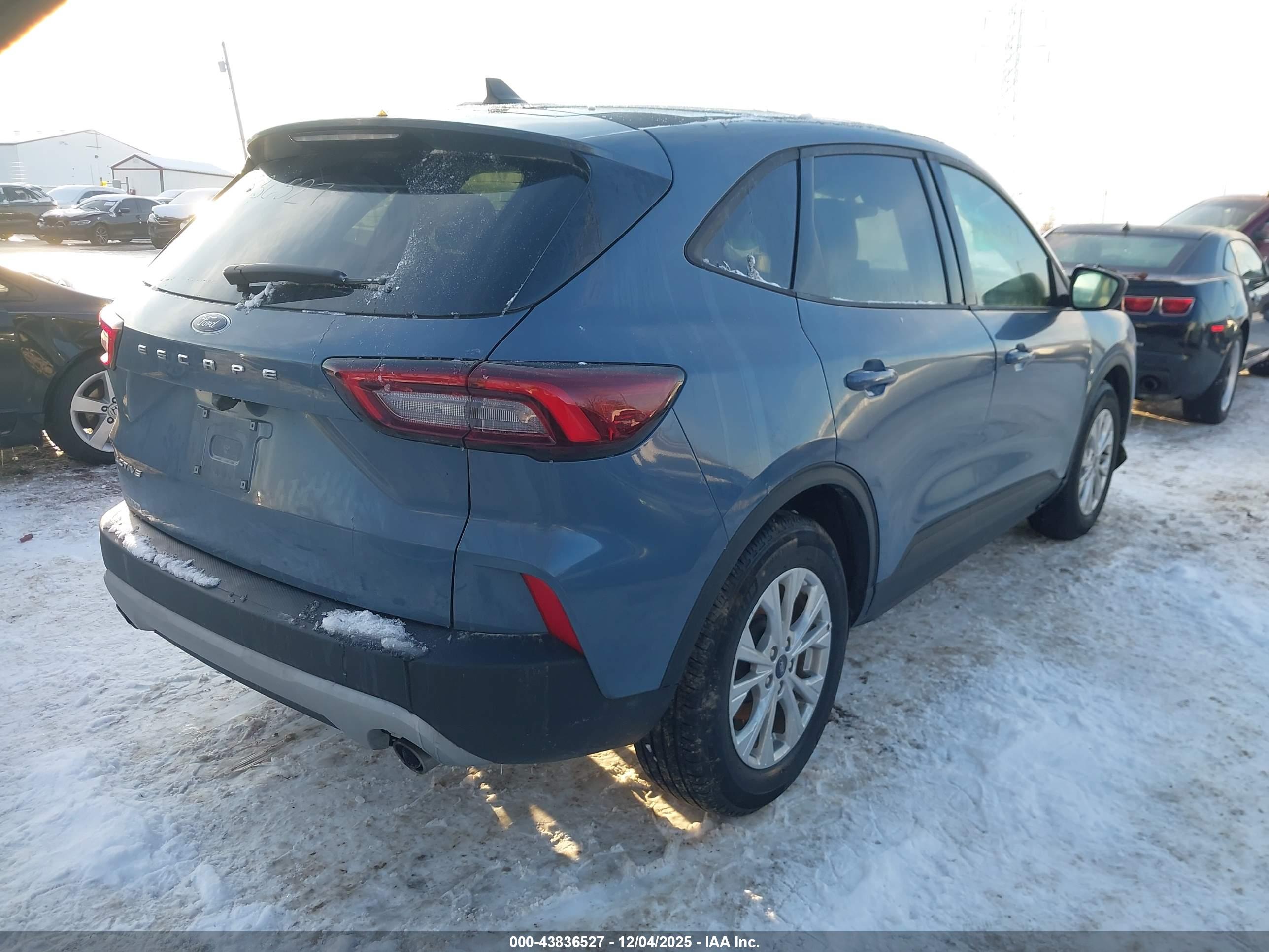 FORD ESCAPE image 4