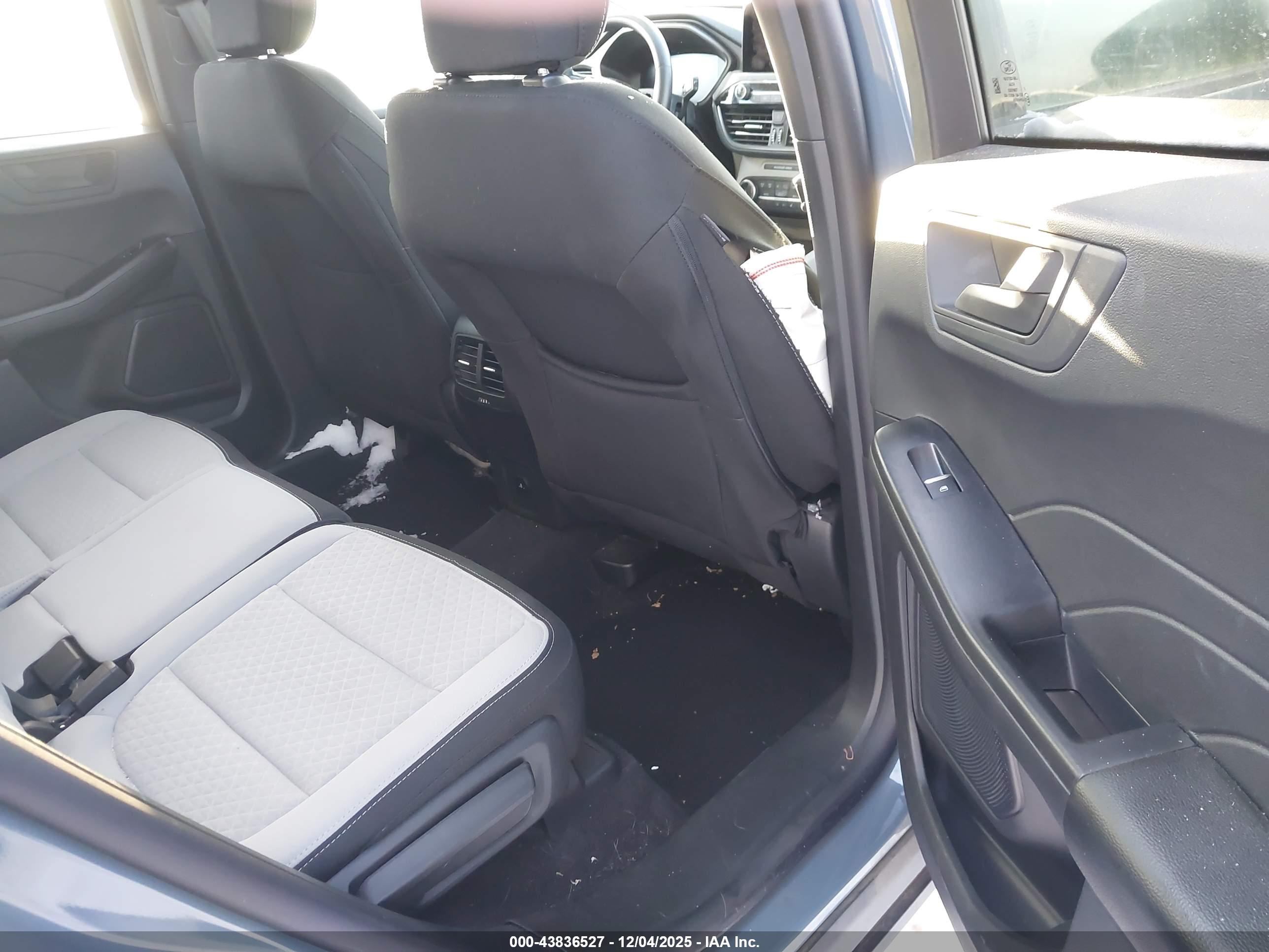 FORD ESCAPE image 8