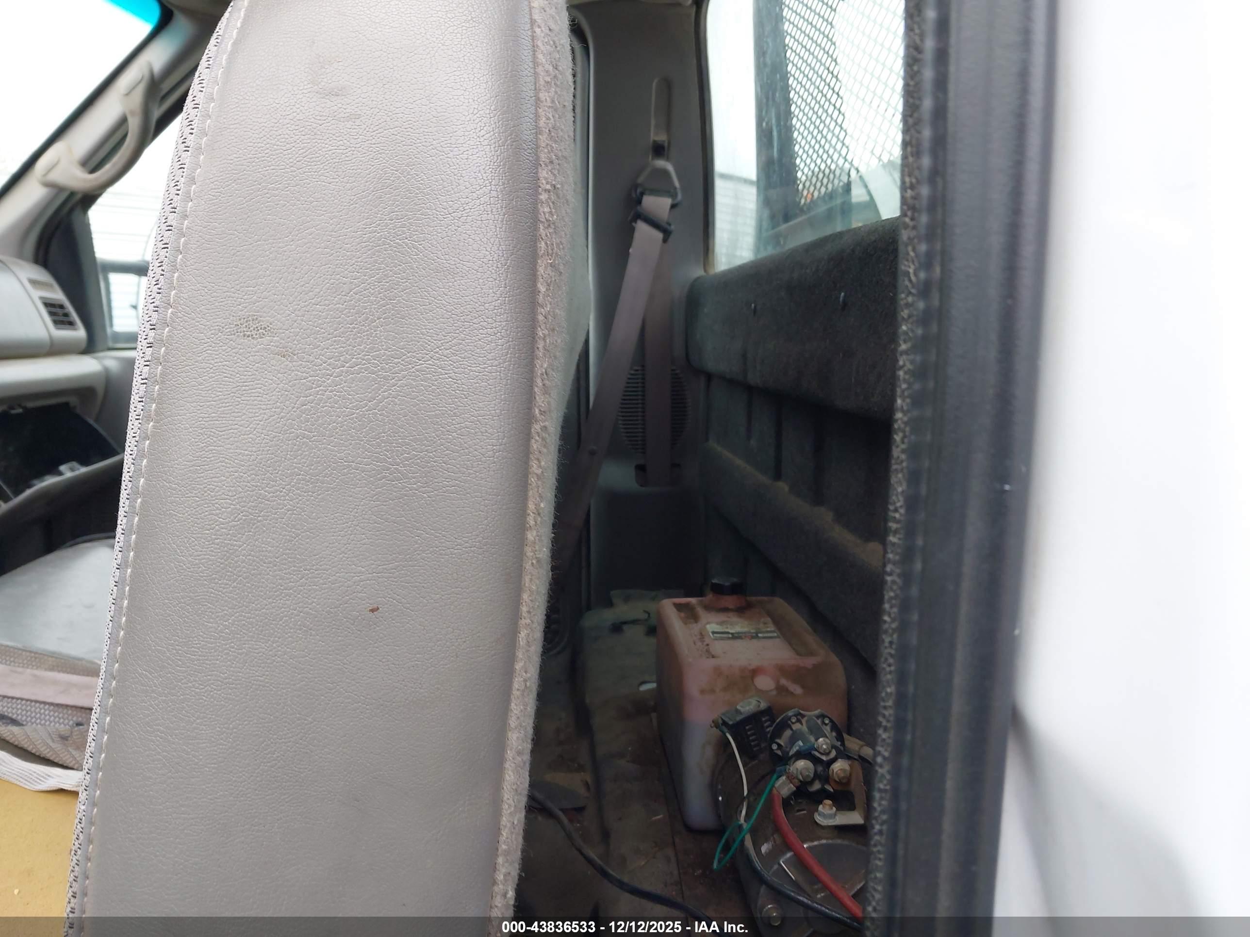 FORD F-350 image 8